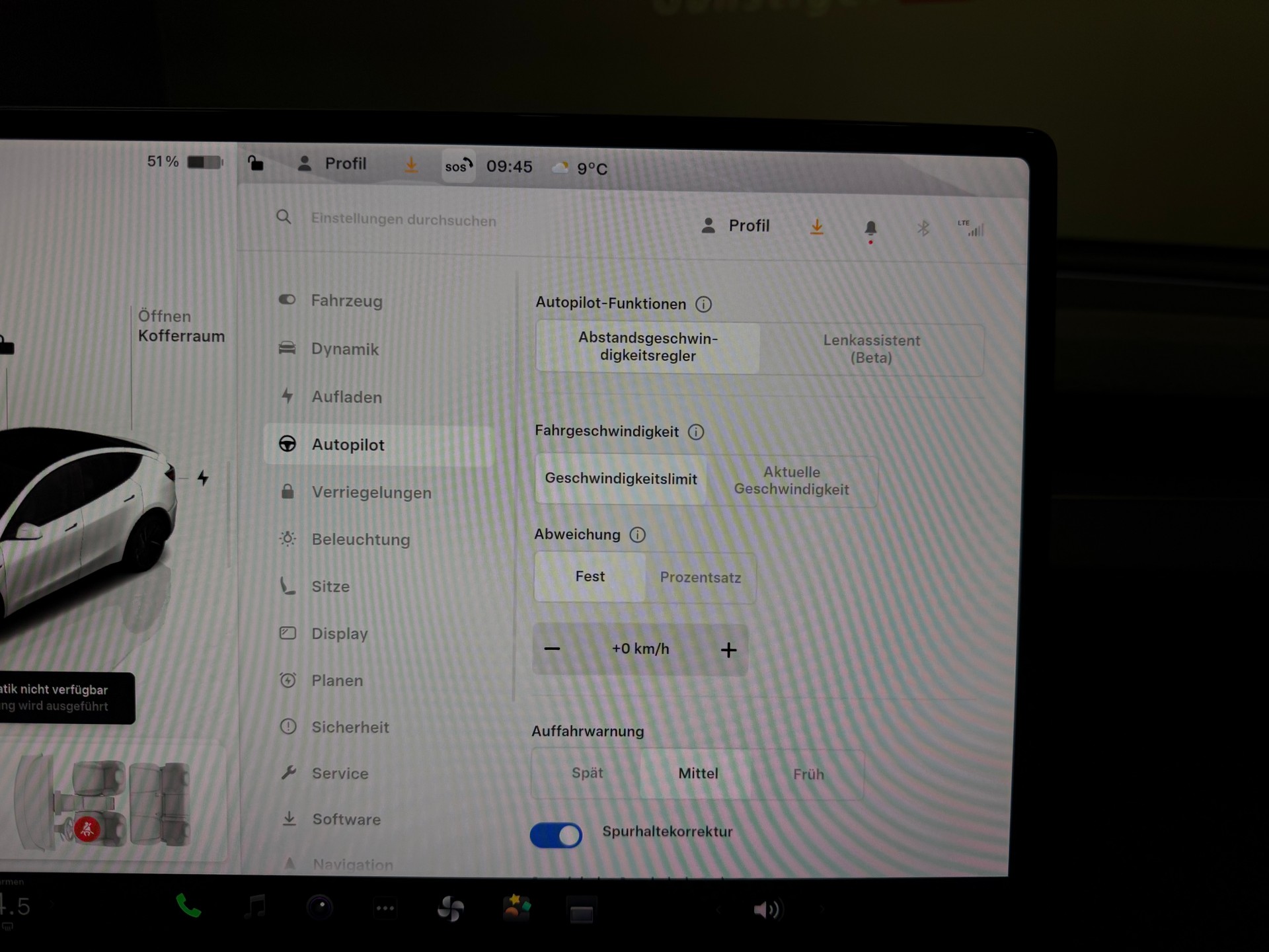 TESLA Model Y Long Range Premium AWD-image-24