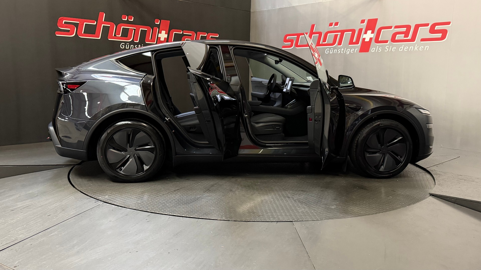 TESLA Model Y Long Range Premium AWD-image-7