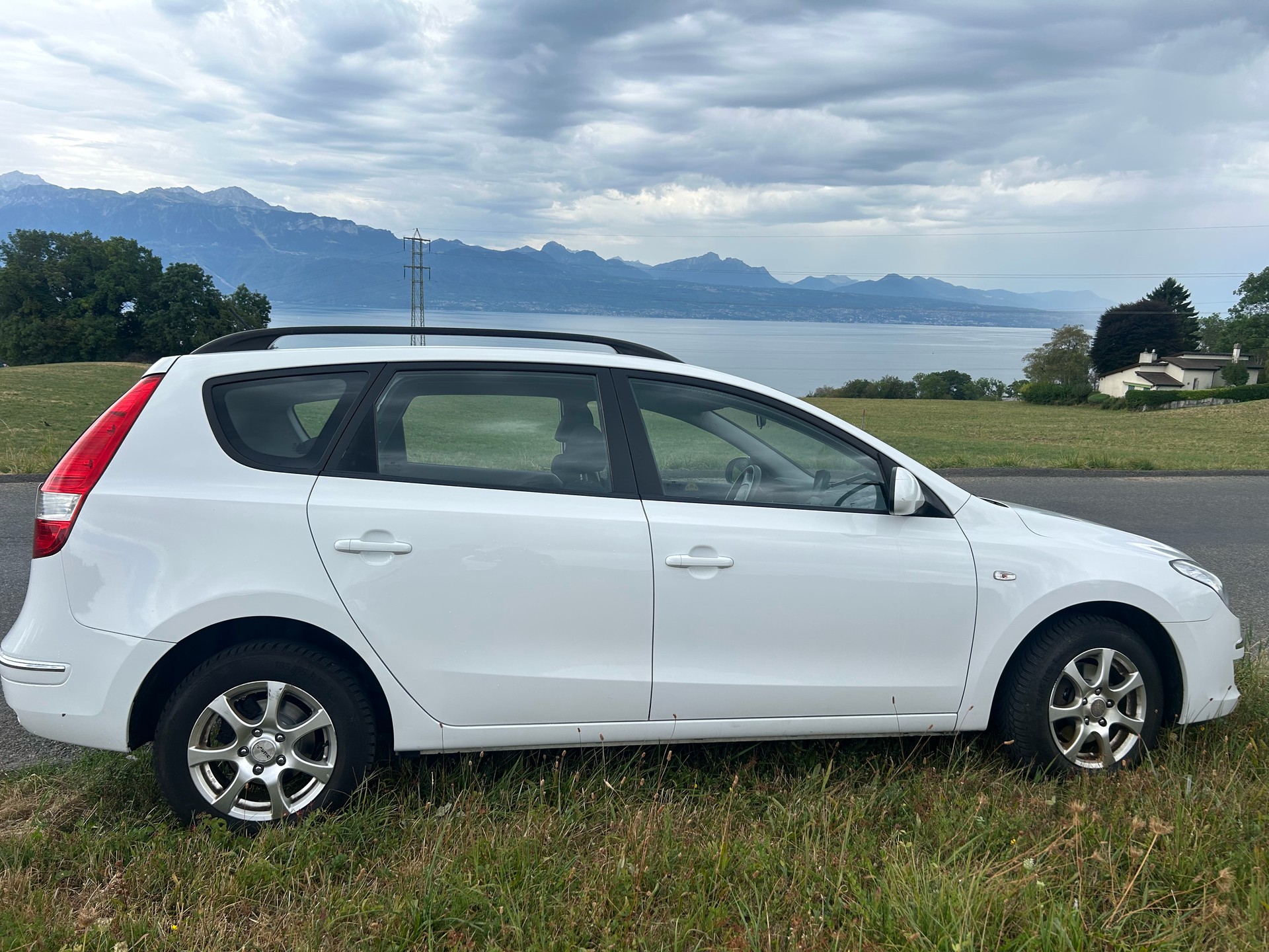 HYUNDAI 1.6 Style-image-1