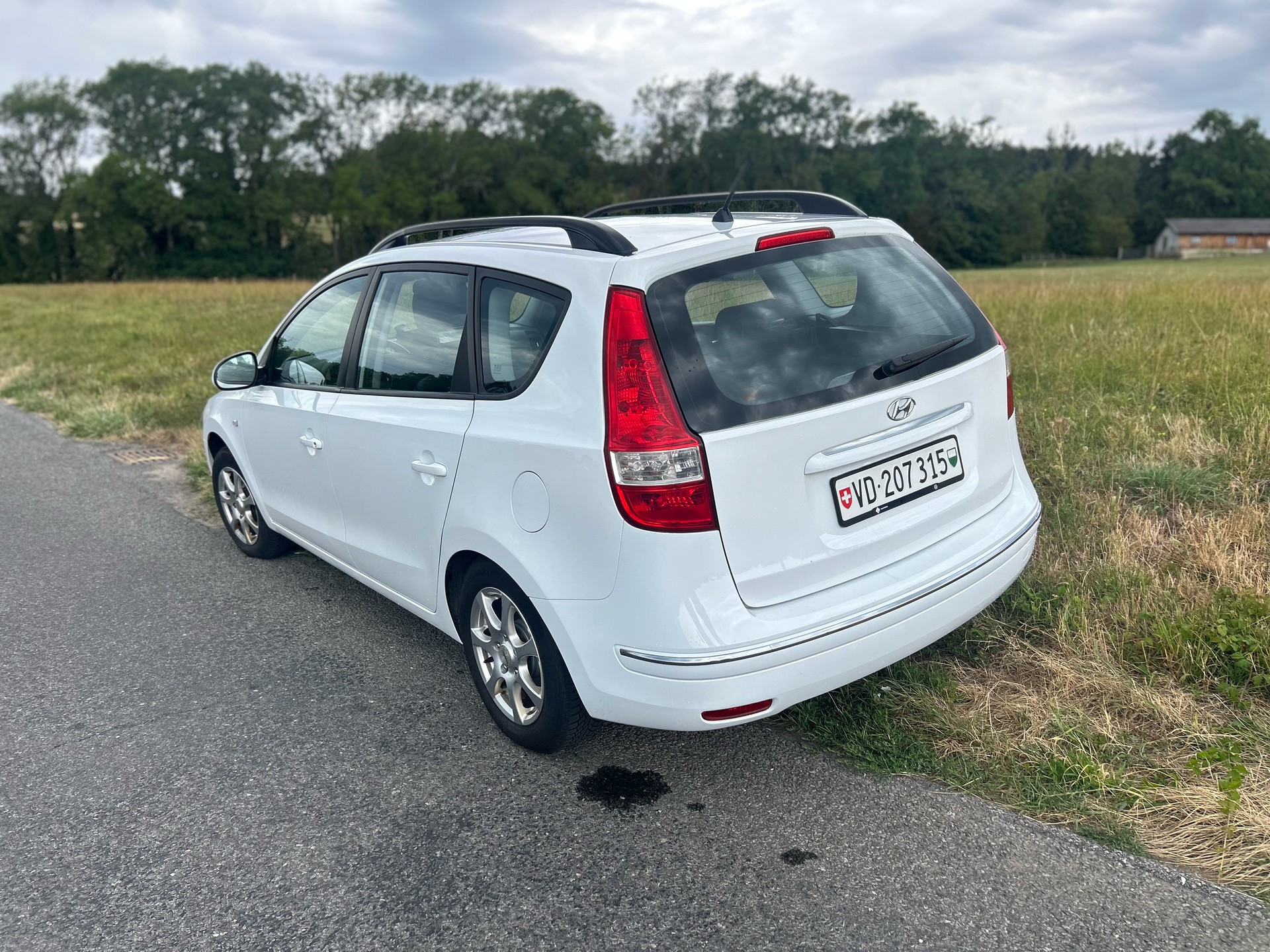 HYUNDAI 1.6 Style-image-2