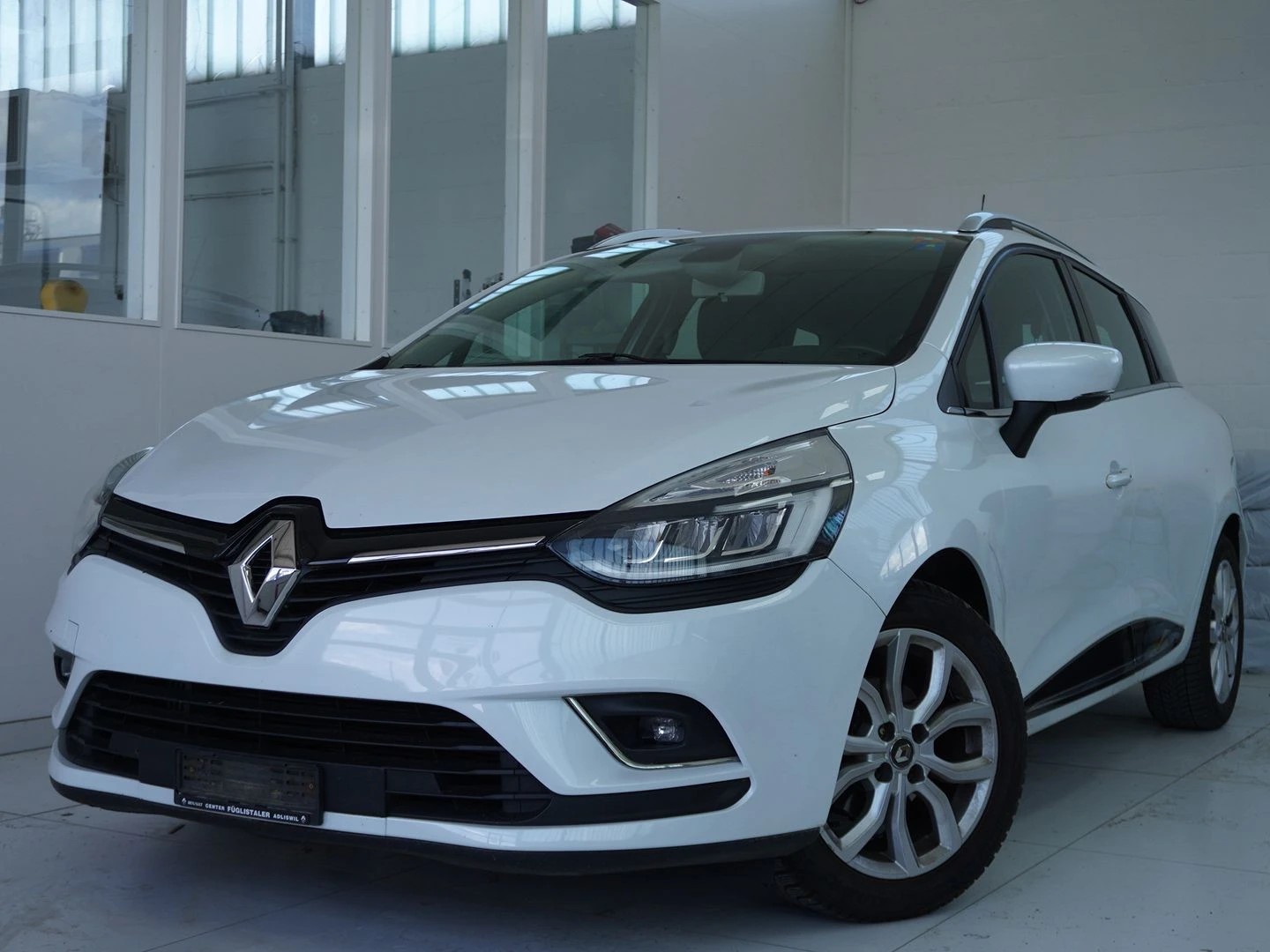 RENAULT Clio Grandtour 1.2 16V T Intens-image-0