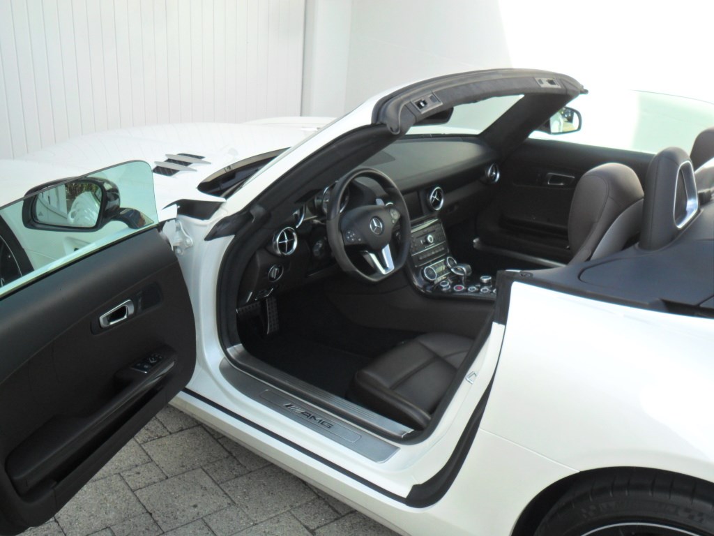 MERCEDES-BENZ SLS 63 AMG Speedshift-image-9