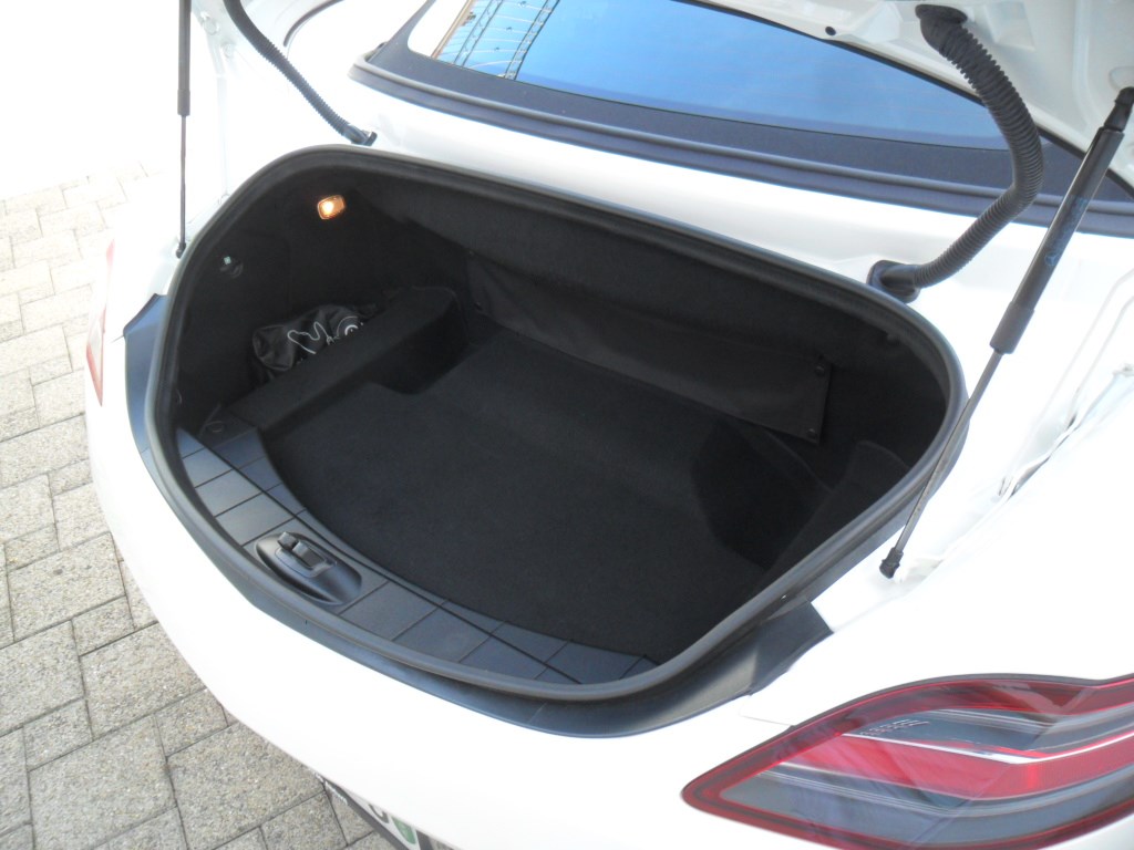 MERCEDES-BENZ SLS 63 AMG Speedshift-image-14