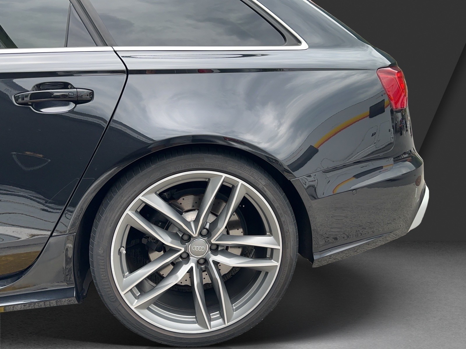 AUDI RS6 Avant 4.0 TFSI V8 quattro Tiptronic-image-9
