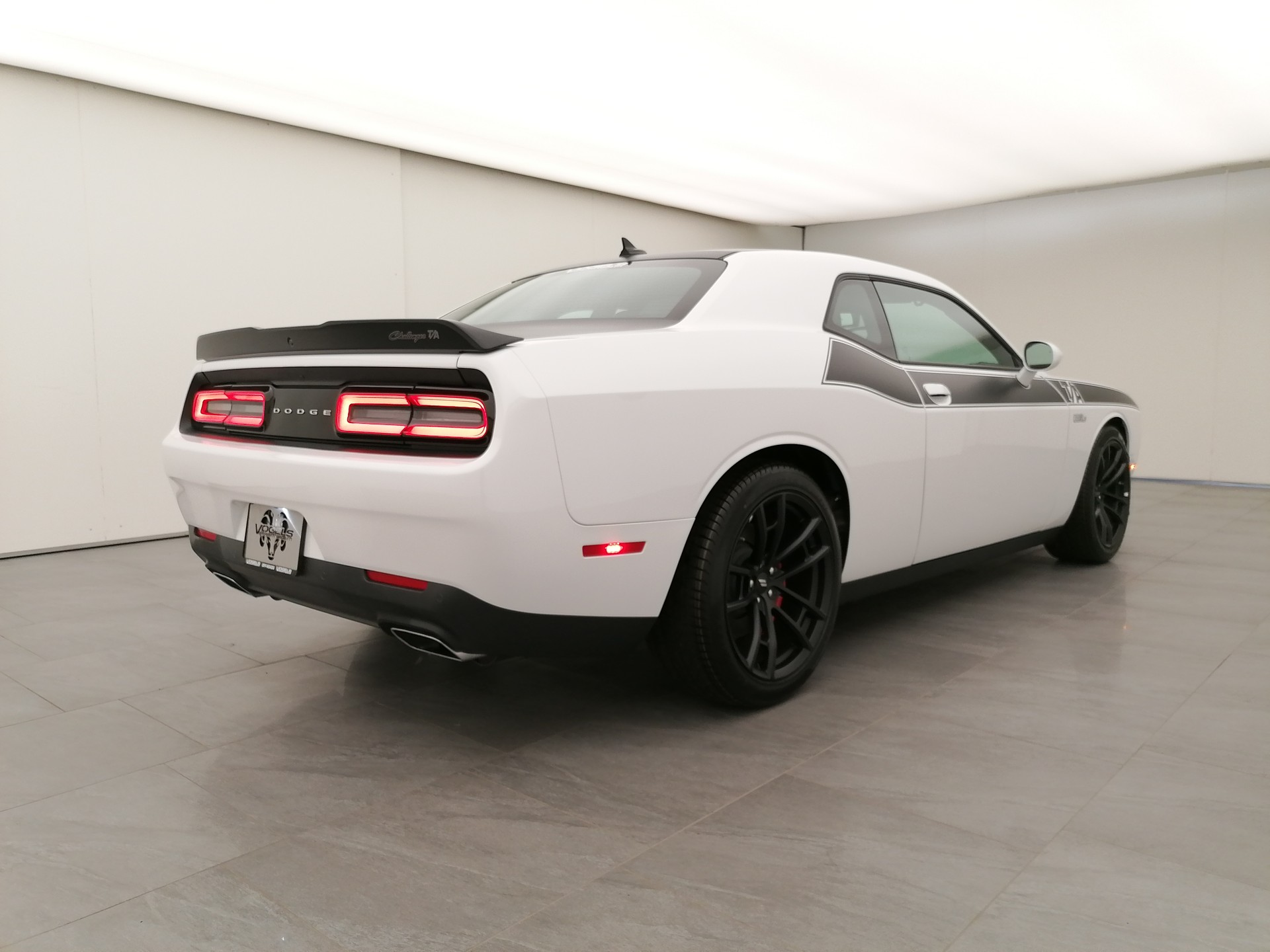 DODGE Challenger T/A 5.7-image-3