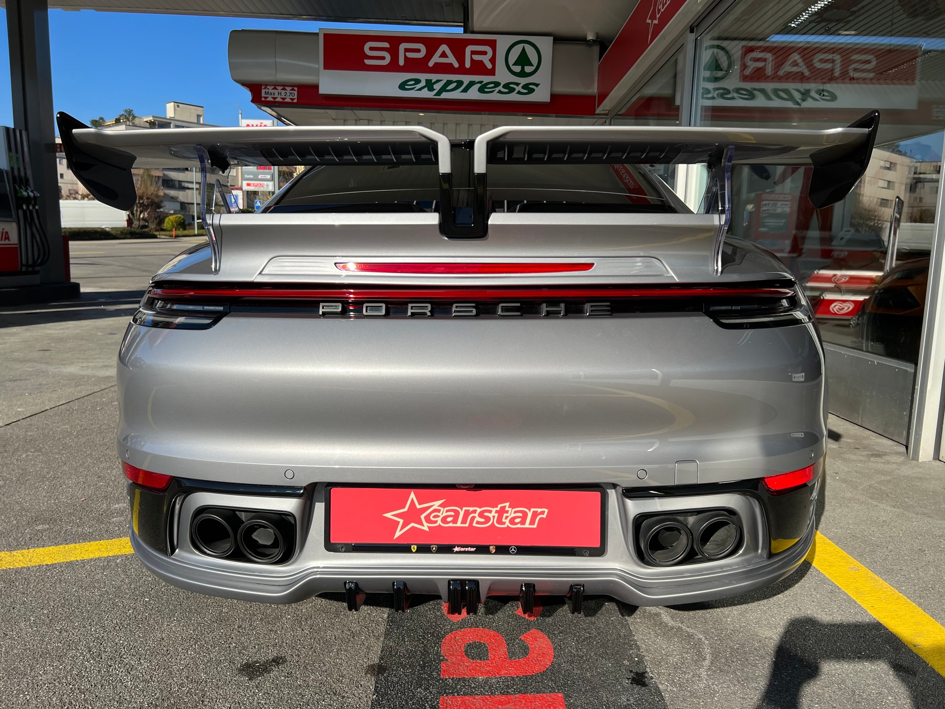 PORSCHE 911 Carrera 4S-image-19