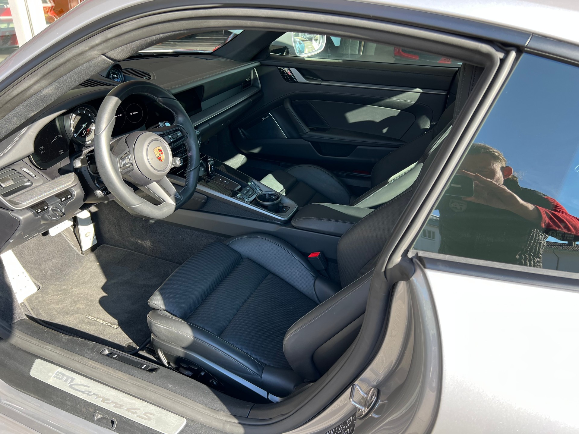 PORSCHE 911 Carrera 4S-image-3