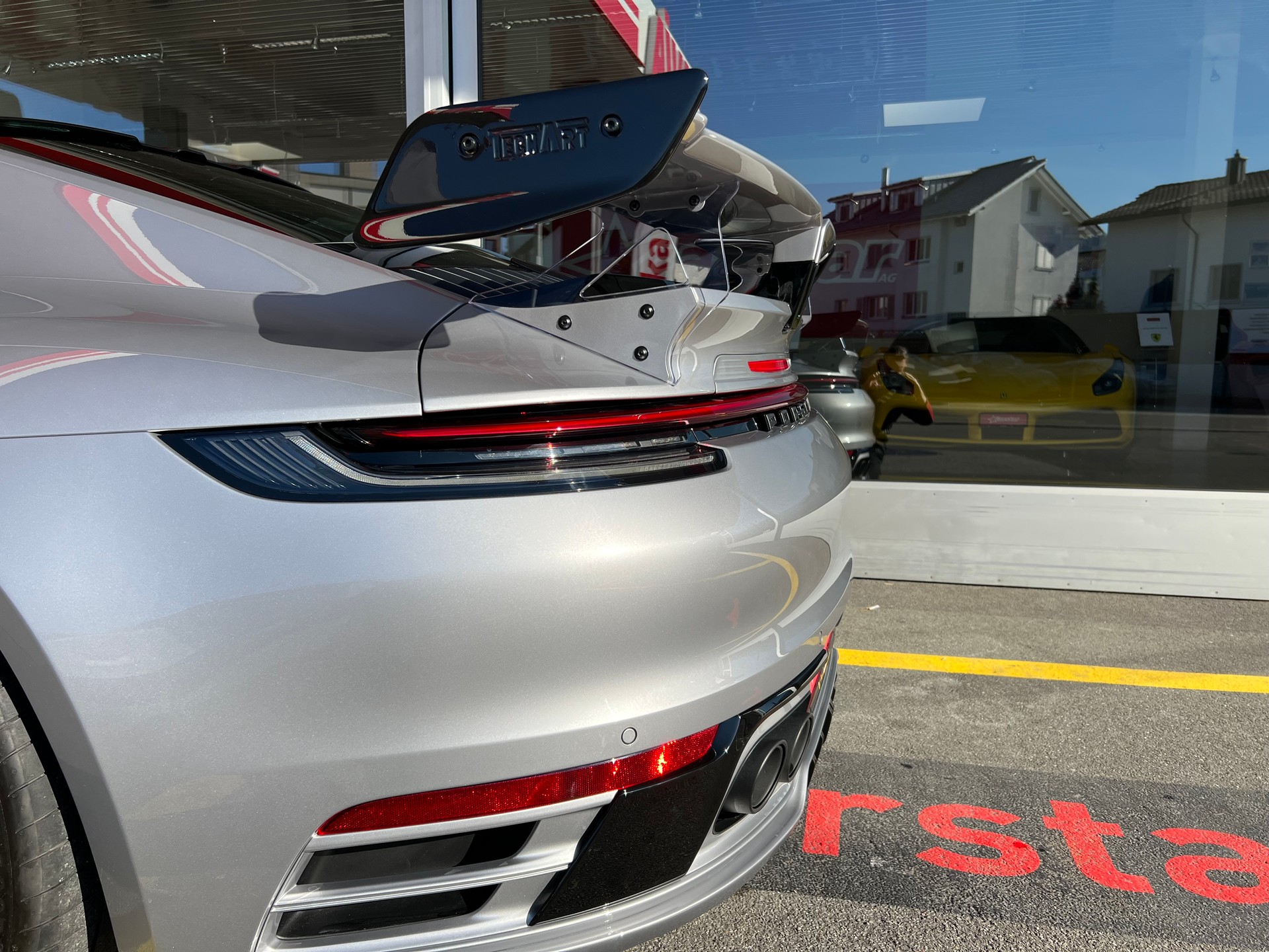 PORSCHE 911 Carrera 4S-image-15