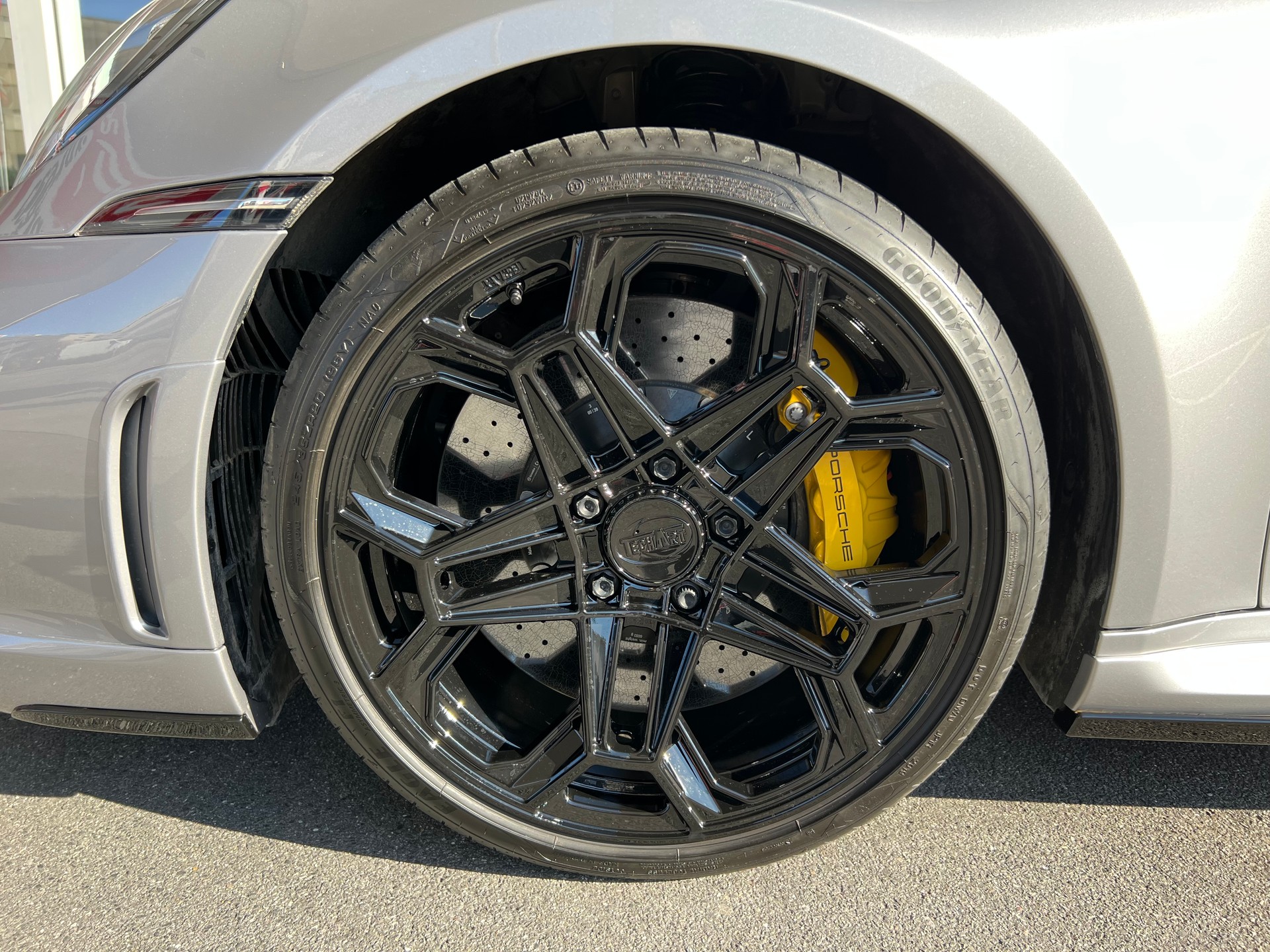 PORSCHE 911 Carrera 4S-image-18