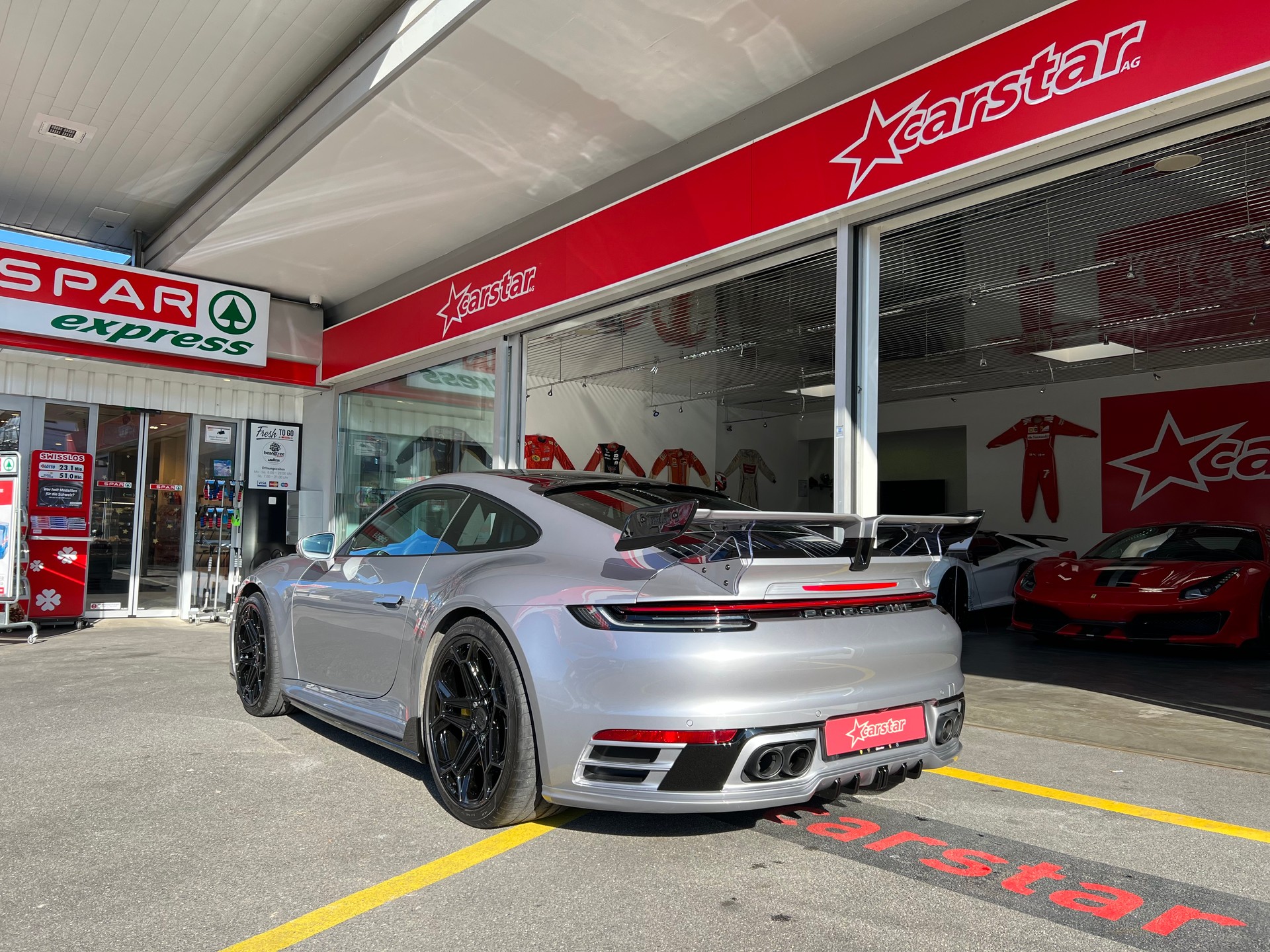 PORSCHE 911 Carrera 4S-image-2