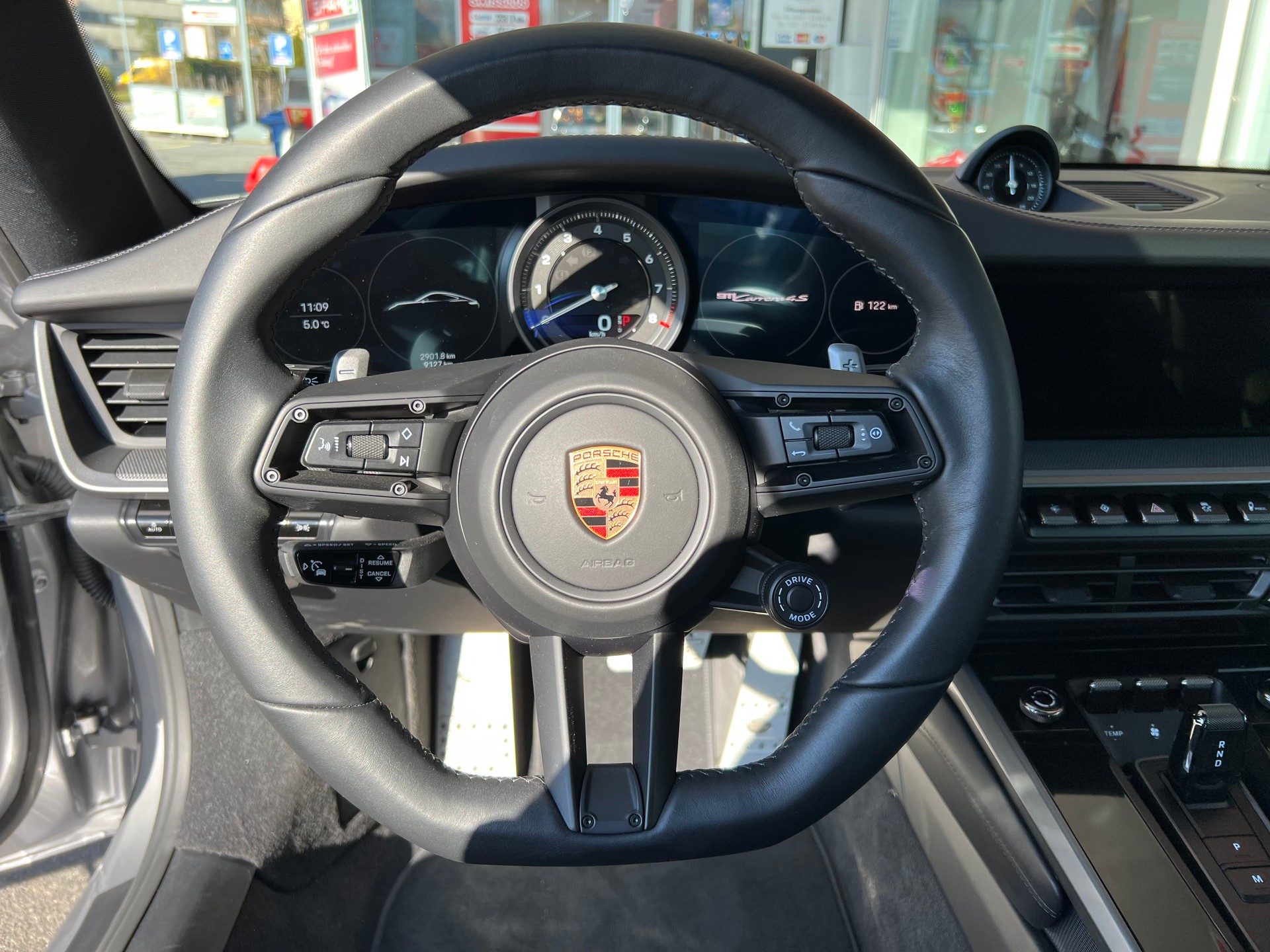 PORSCHE 911 Carrera 4S-image-4