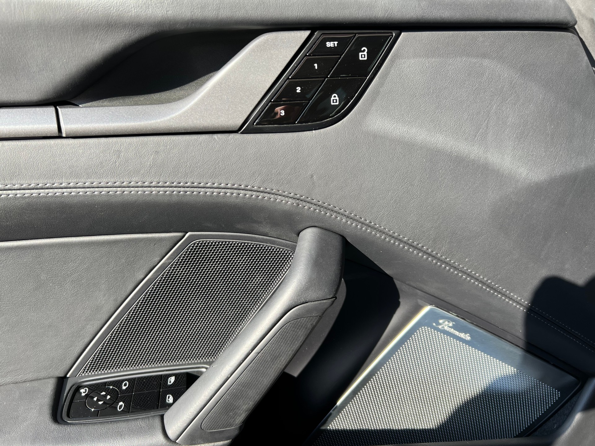 PORSCHE 911 Carrera 4S-image-9