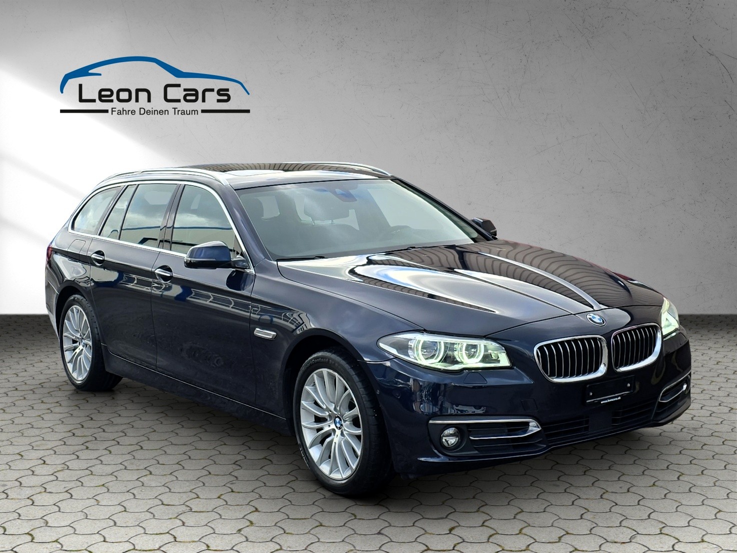 BMW 530d Touring xDrive Luxury Line Steptronic-image-1