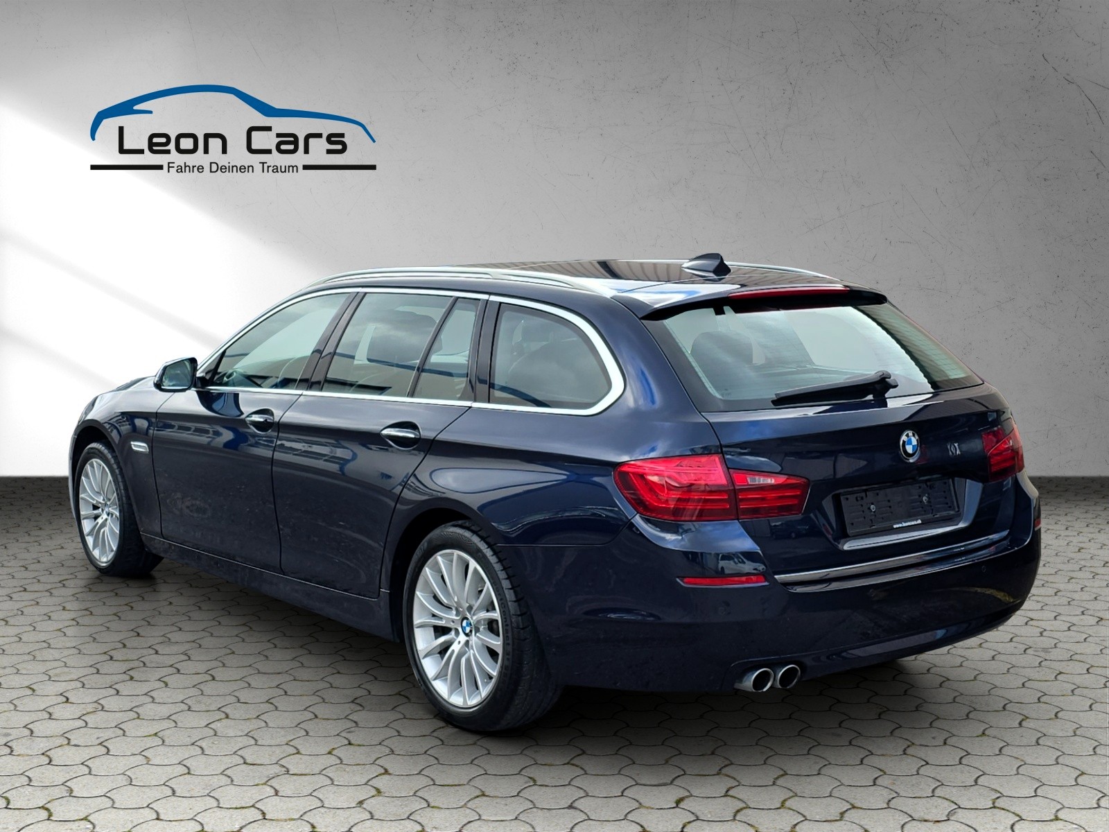 BMW 530d Touring xDrive Luxury Line Steptronic-image-3