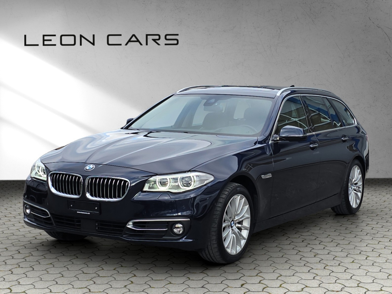 BMW 530d Touring xDrive Luxury Line Steptronic-image-0