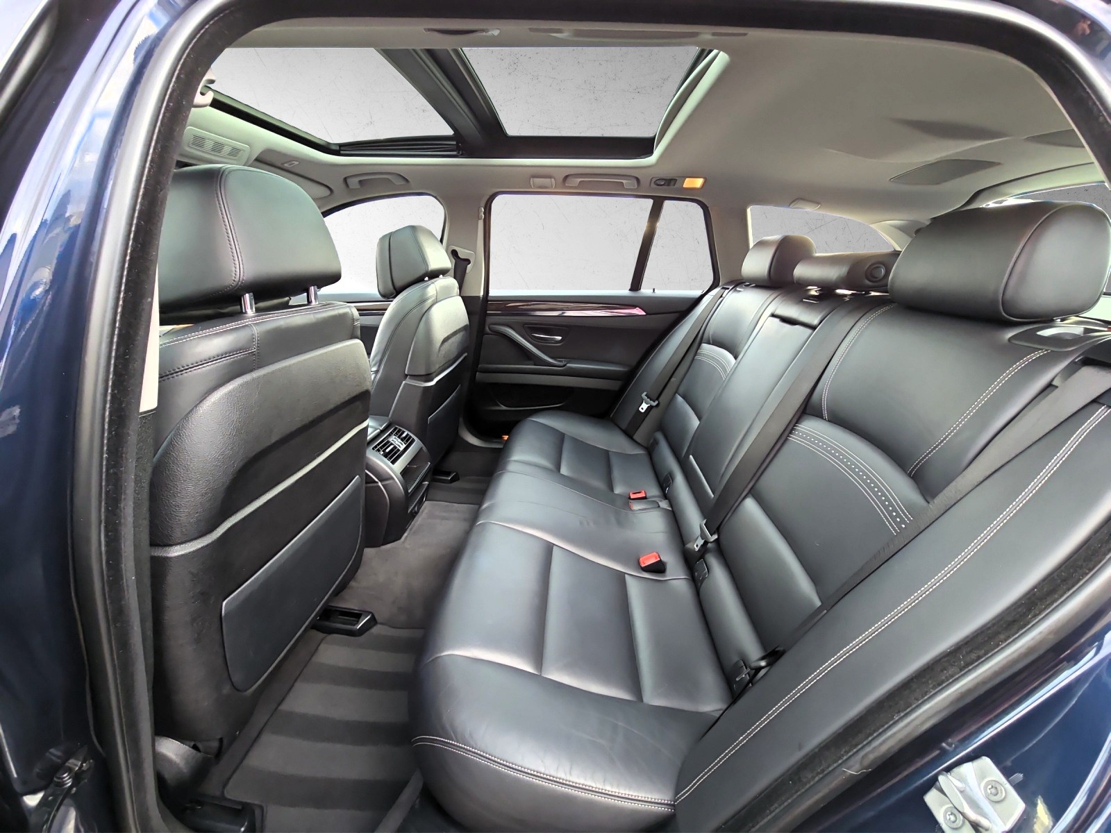 BMW 530d Touring xDrive Luxury Line Steptronic-image-9