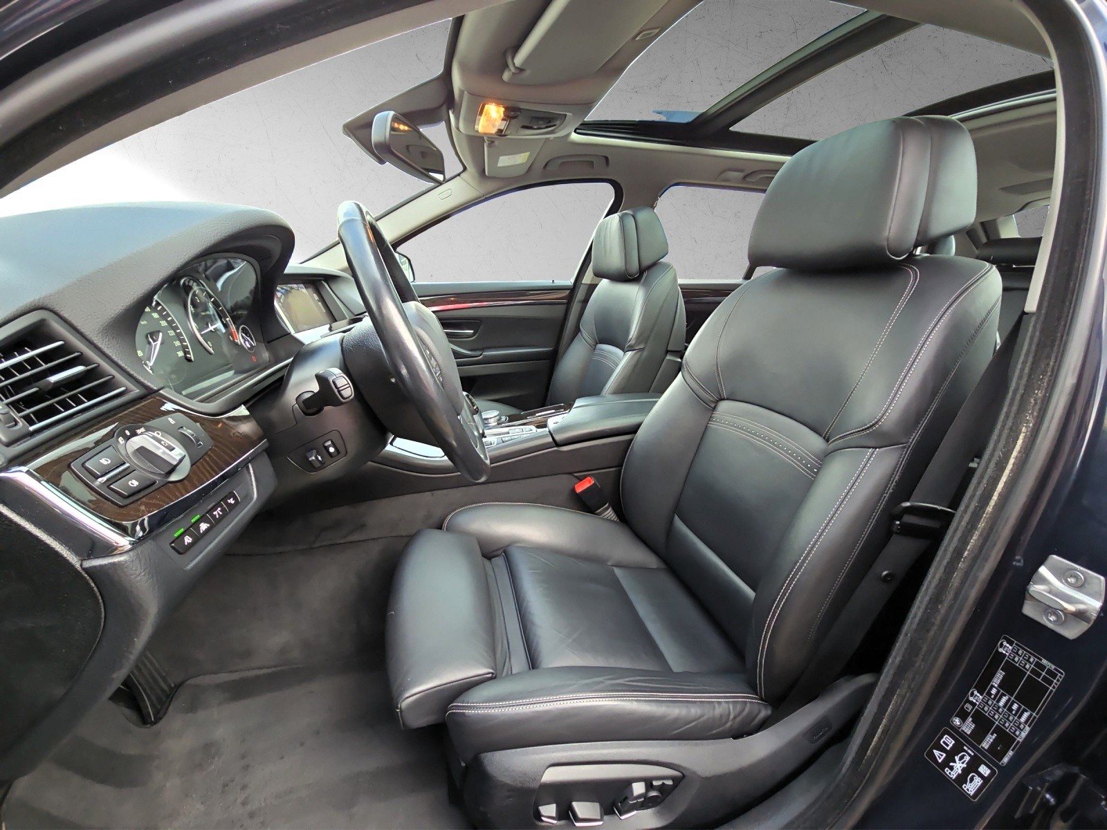 BMW 530d Touring xDrive Luxury Line Steptronic-image-5