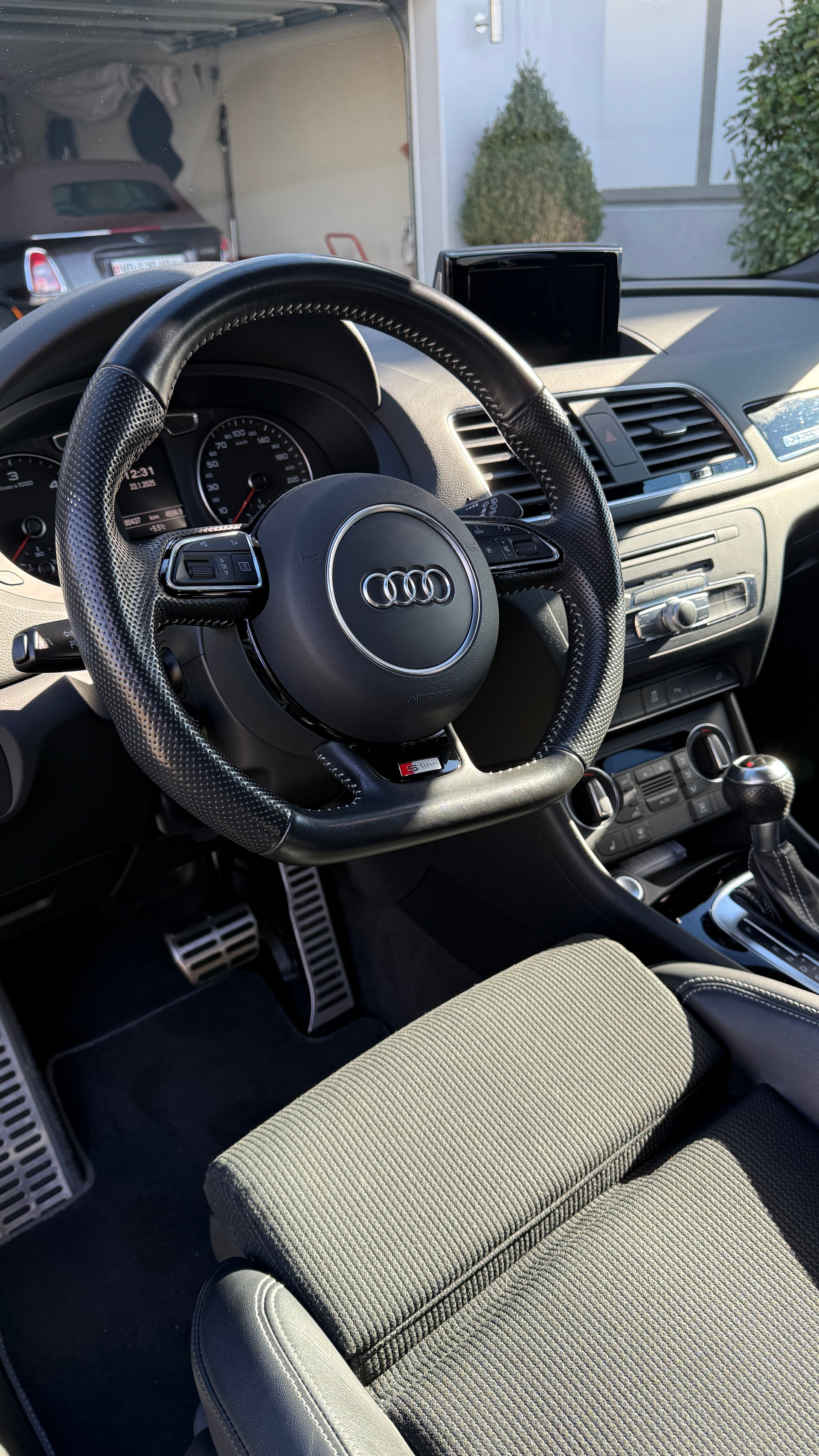 AUDI Q3 2.0 TDI quattro S-tronic-image-5