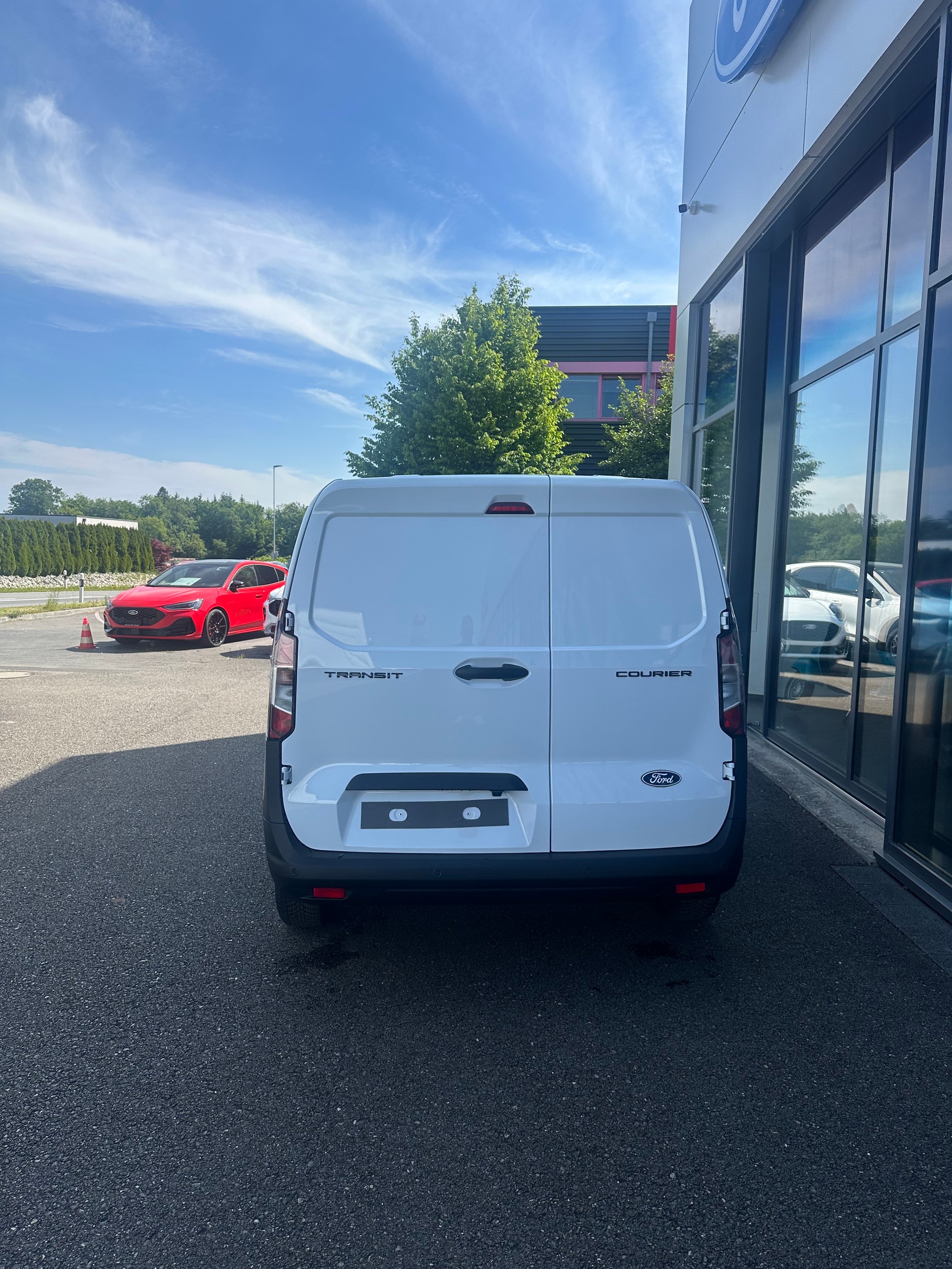 FORD Transit Courier van 1.5 EcoBlu Trend/100CV/Man.-image-4