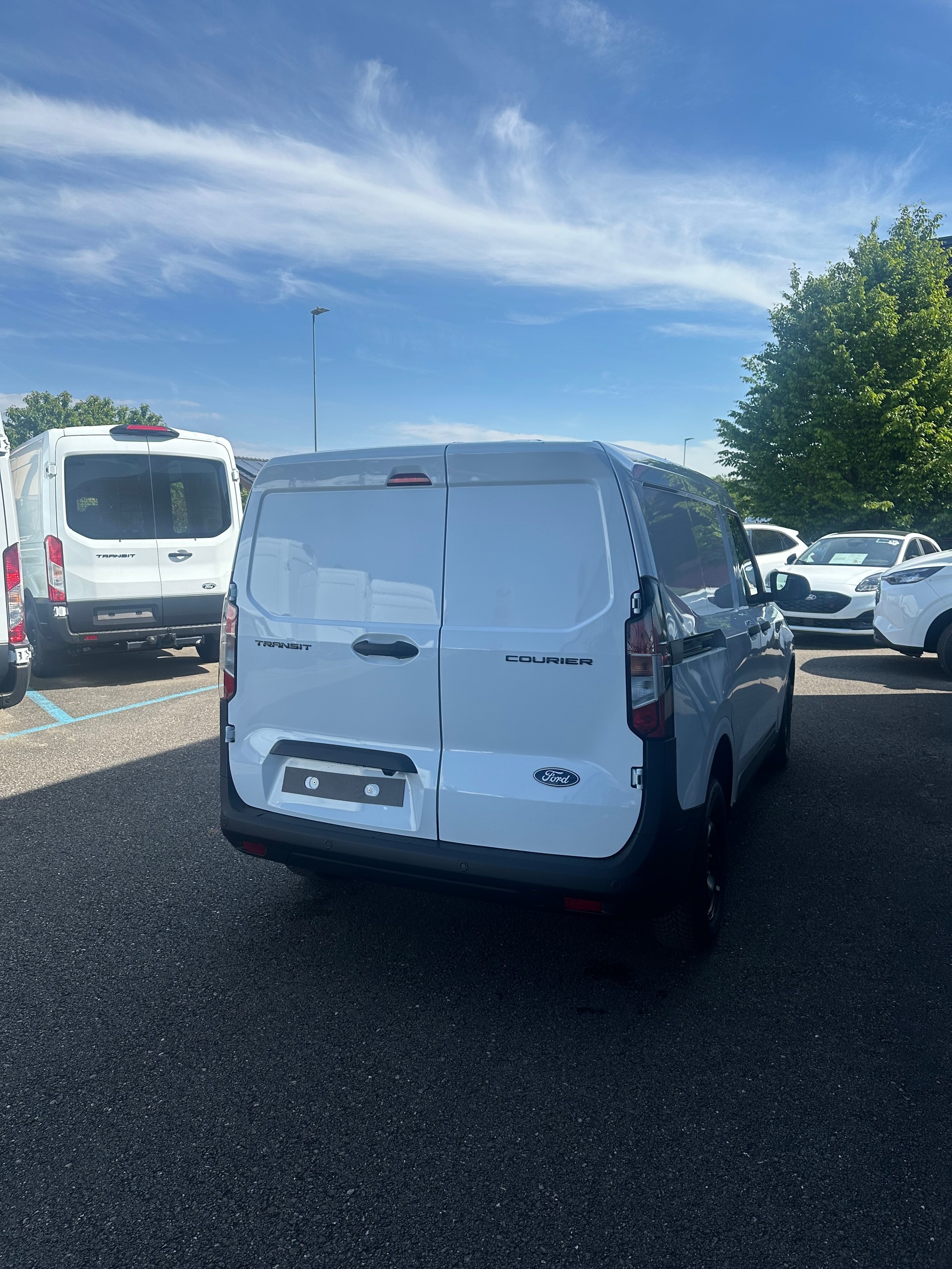 FORD Transit Courier van 1.5 EcoBlu Trend/100CV/Man.-image-7