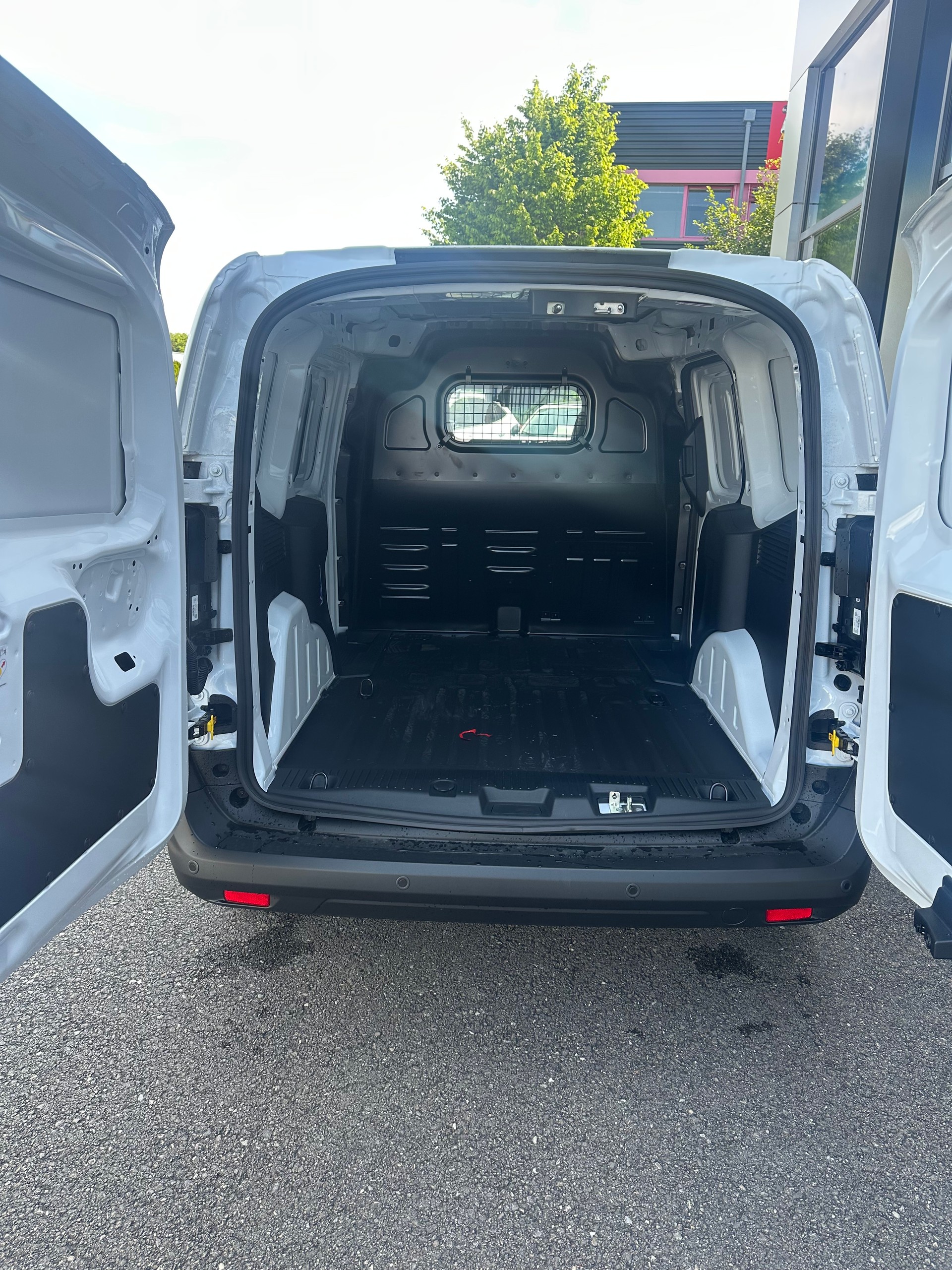 FORD Transit Courier van 1.5 EcoBlu Trend/100CV/Man.-image-6