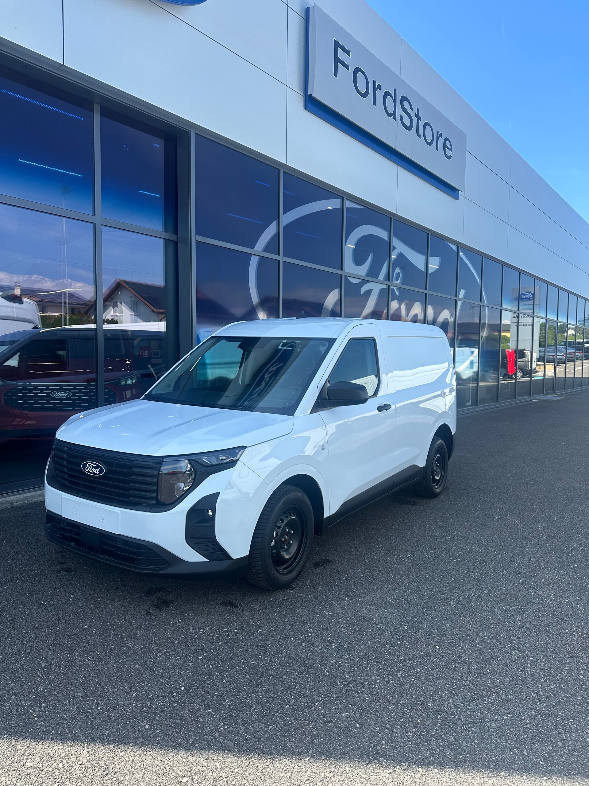FORD Transit Courier van 1.5 EcoBlu Trend/100CV/Man.-image-1