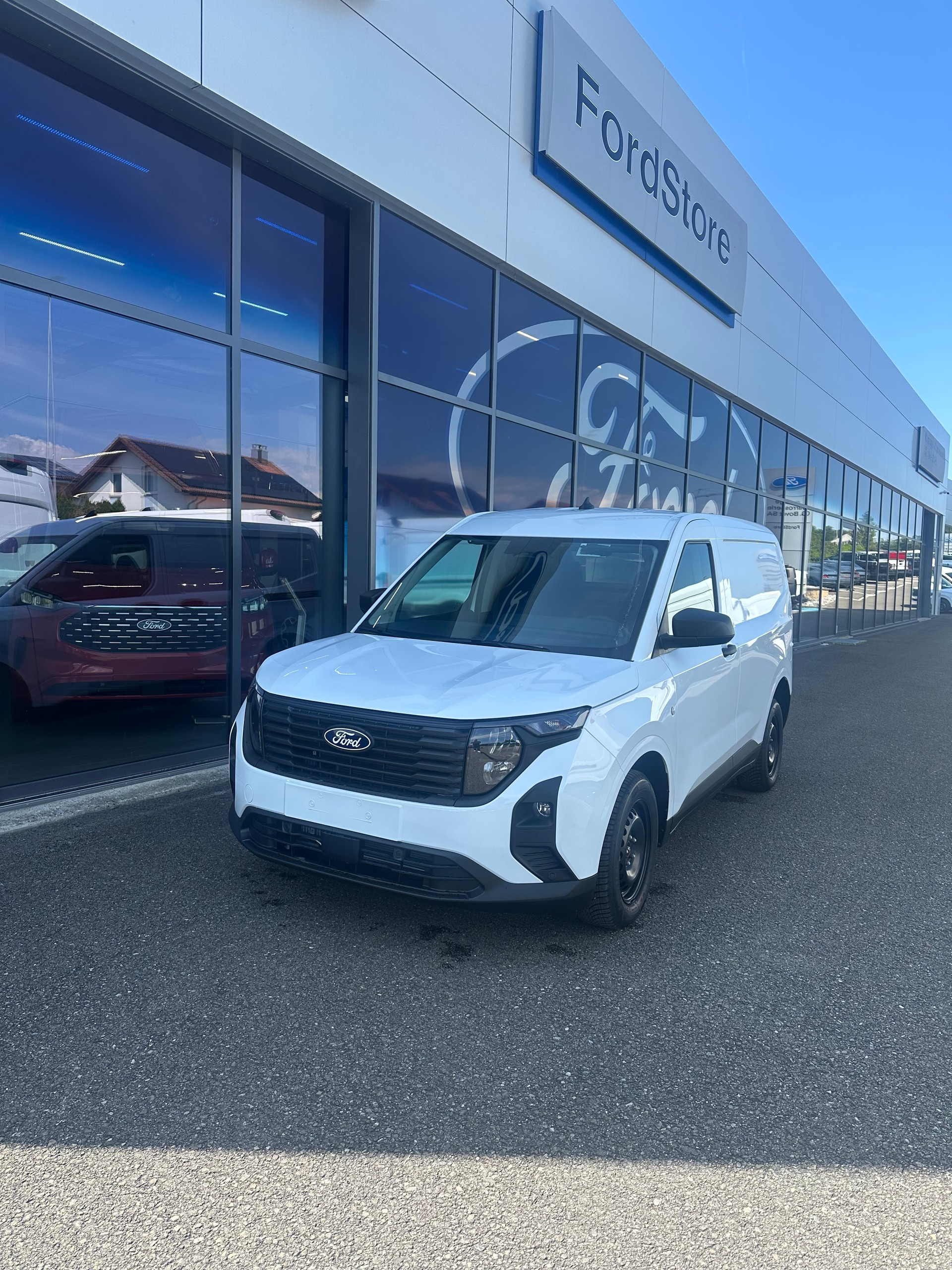 FORD Transit Courier van 1.5 EcoBlu Trend/100CV/Man.-image-0