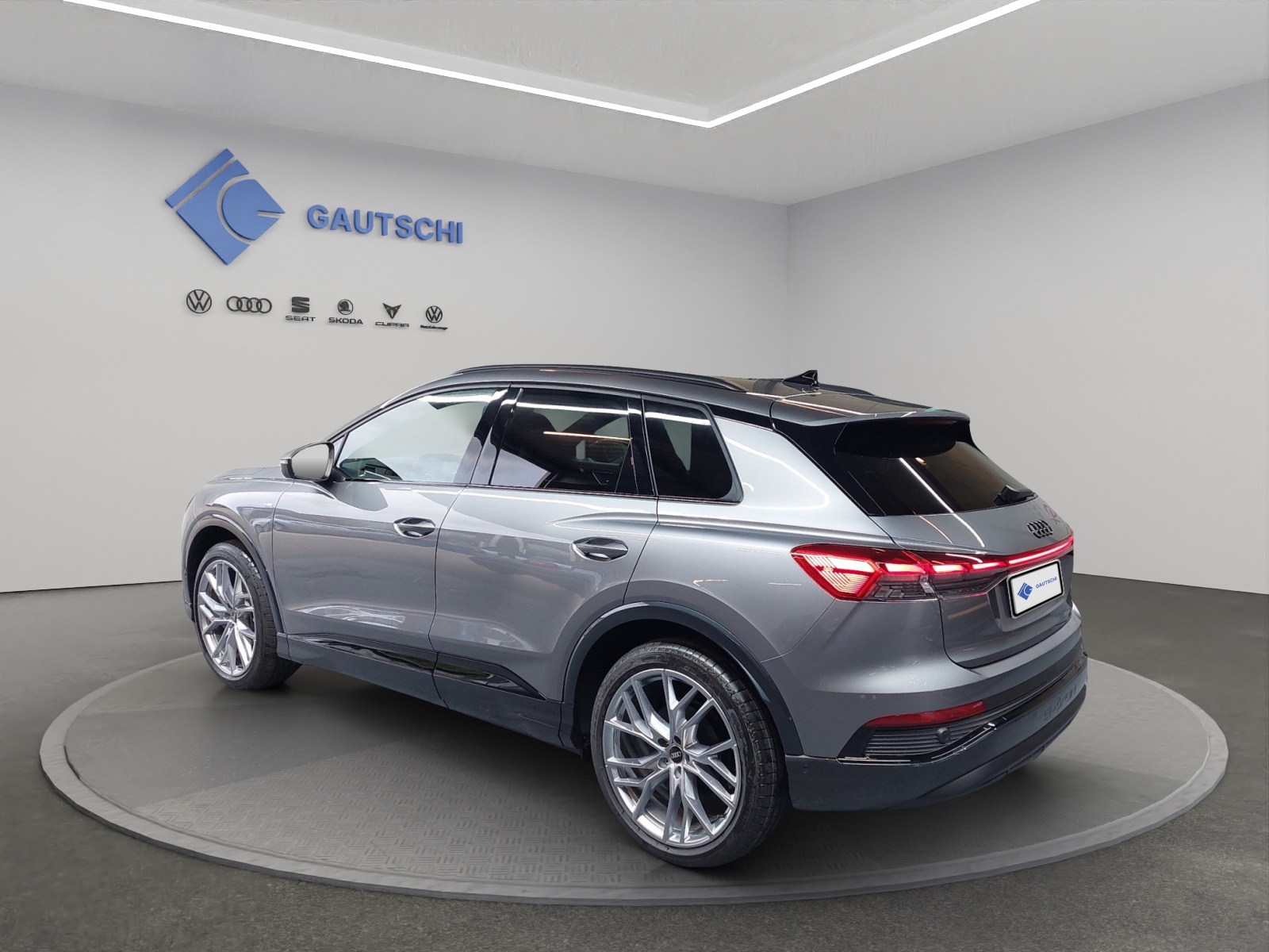 AUDI Q4 e-tron 55 quattro-image-2