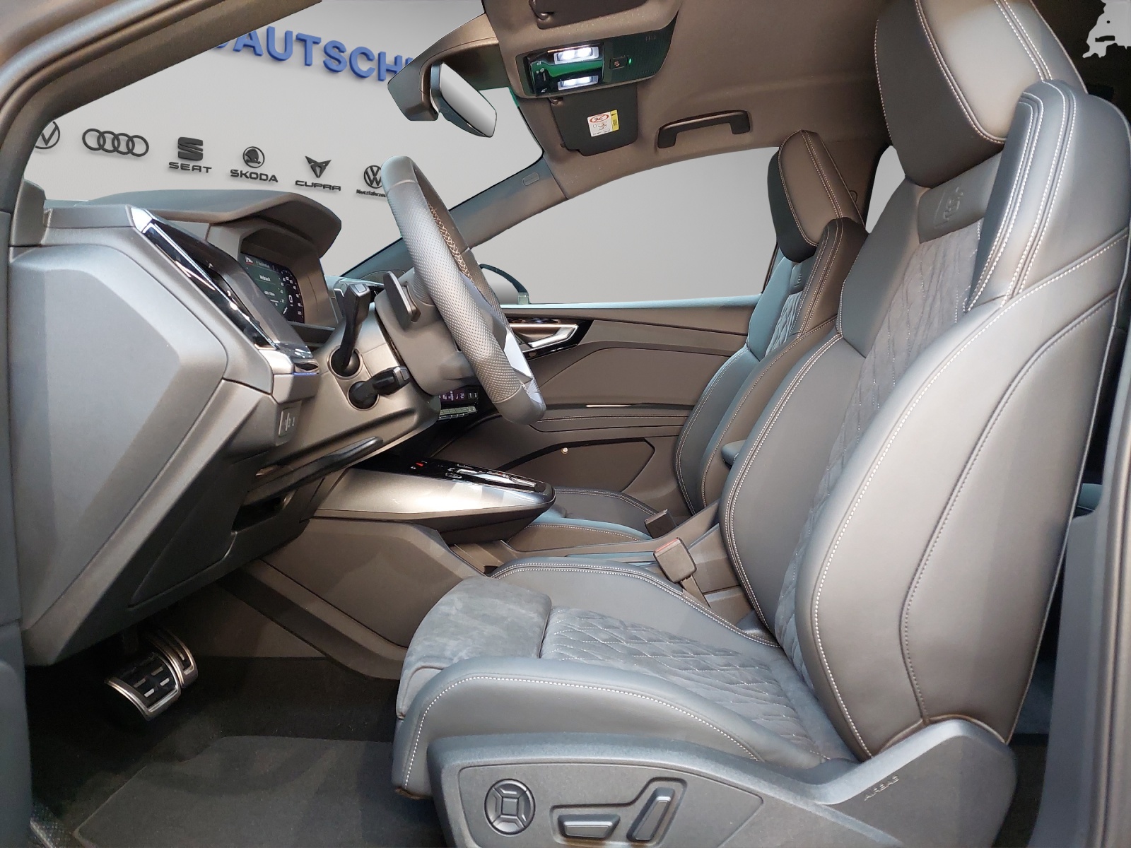 AUDI Q4 e-tron 55 quattro-image-5