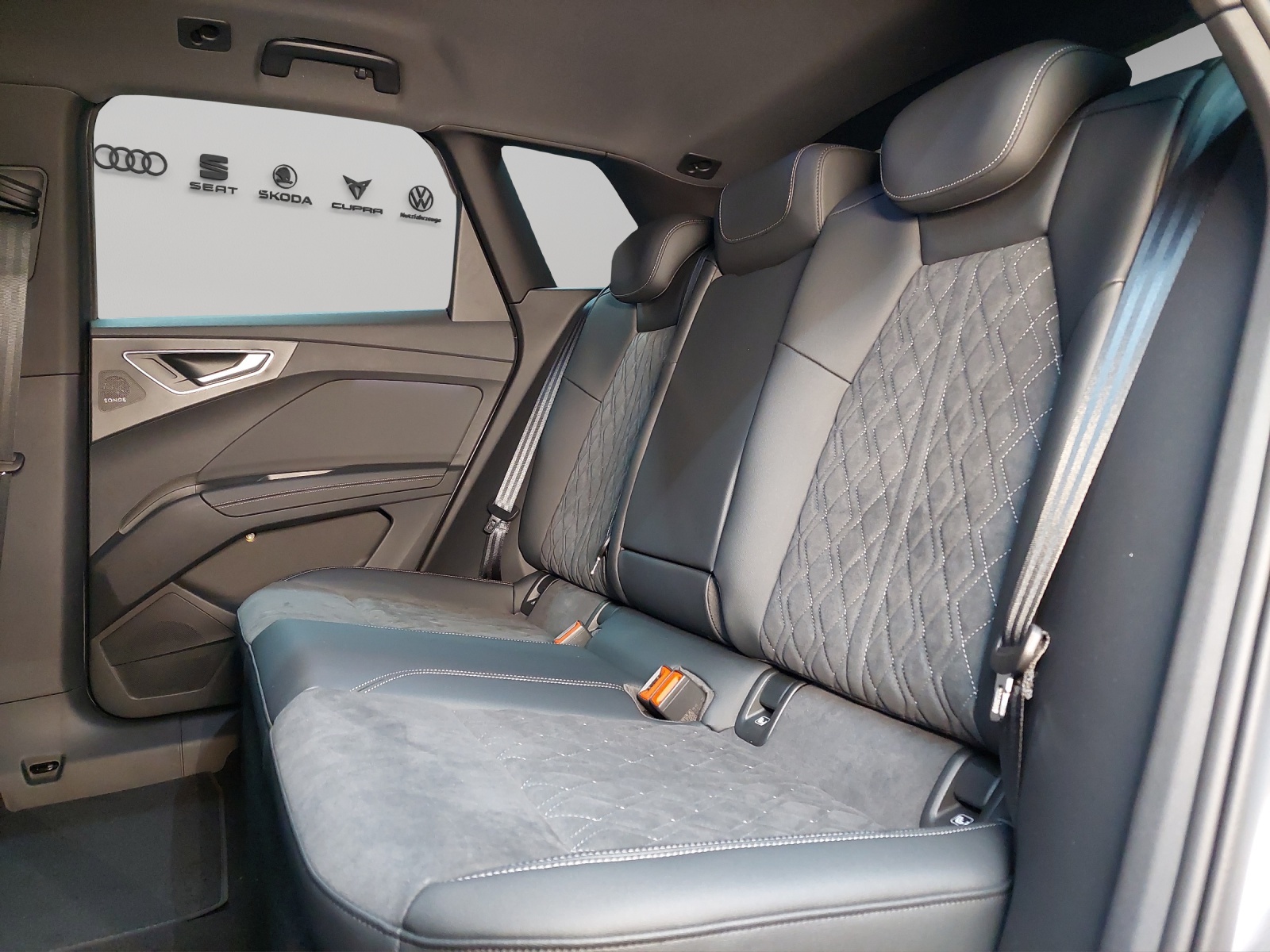 AUDI Q4 e-tron 55 quattro-image-8