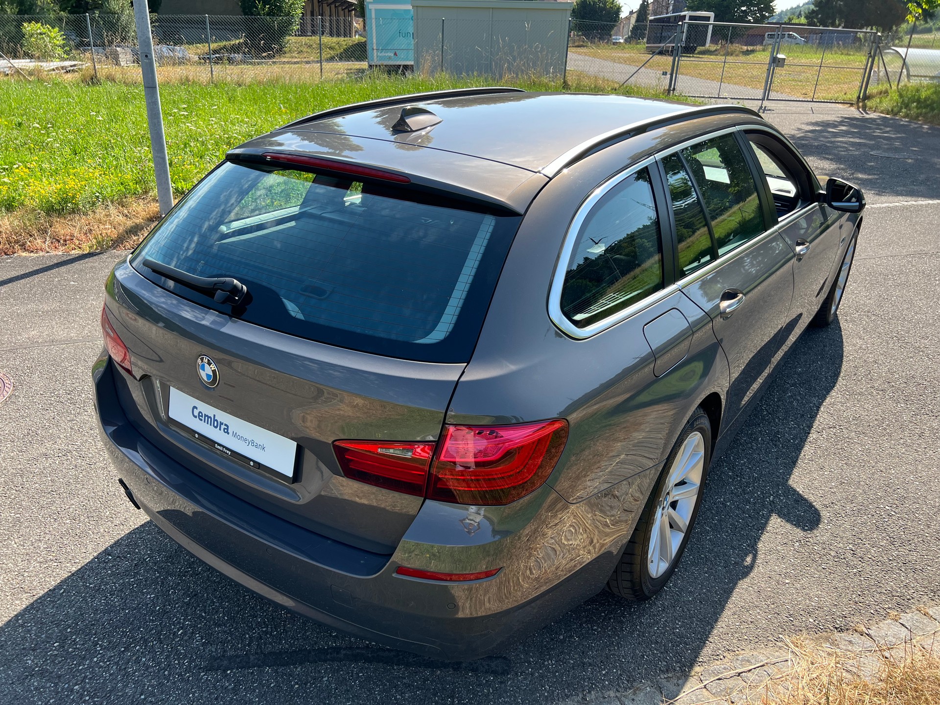 BMW 528i Touring xDrive Luxury Line Steptronic. TOP ZUSTAND. SAUBER UND GEPFLEGT. VIEL ZUBEHÖR !! PREIS 14`900.--image-19