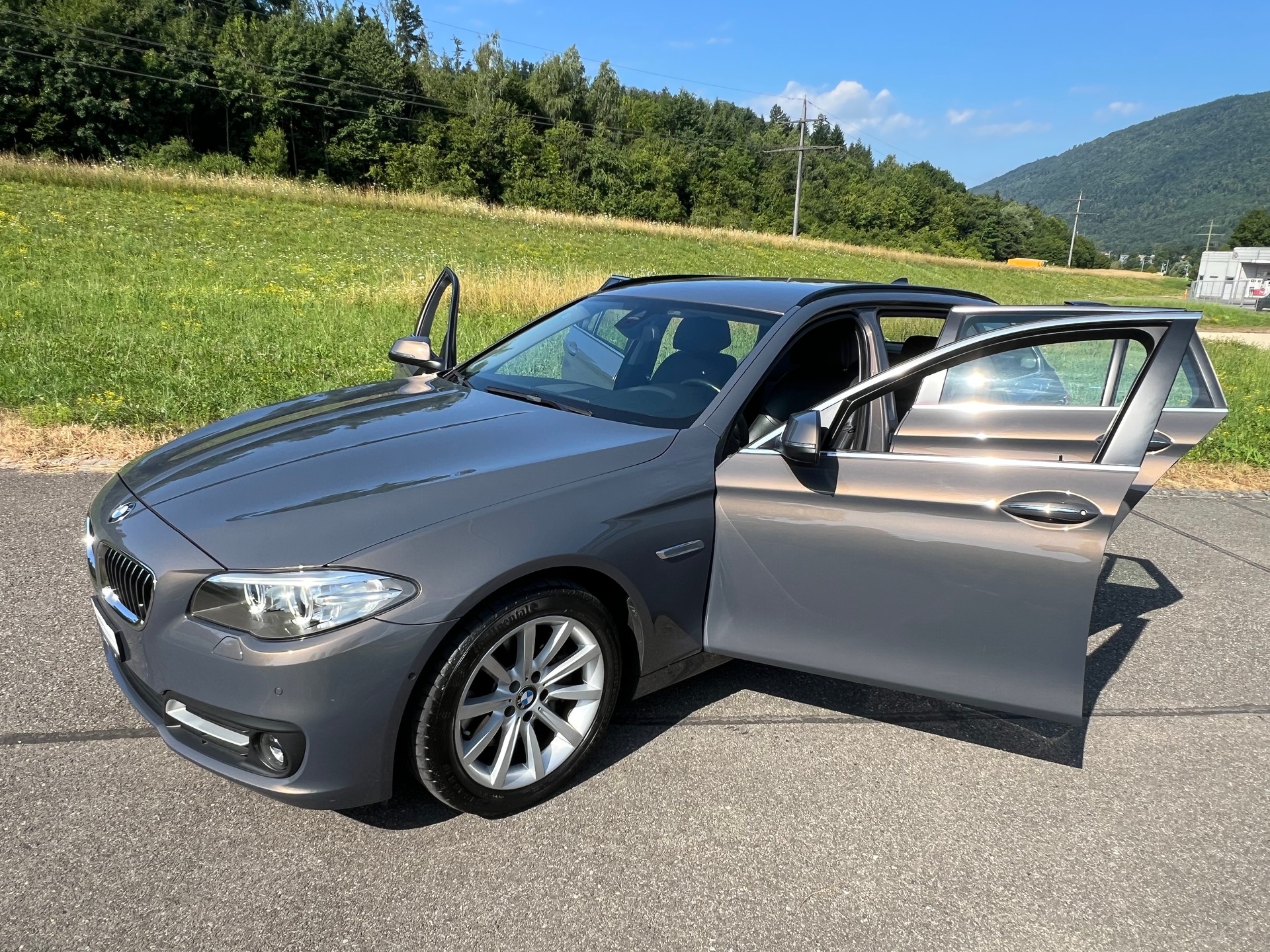 BMW 528i Touring xDrive Luxury Line Steptronic. TOP ZUSTAND. SAUBER UND GEPFLEGT. VIEL ZUBEHÖR !! PREIS 14`900.--image-7