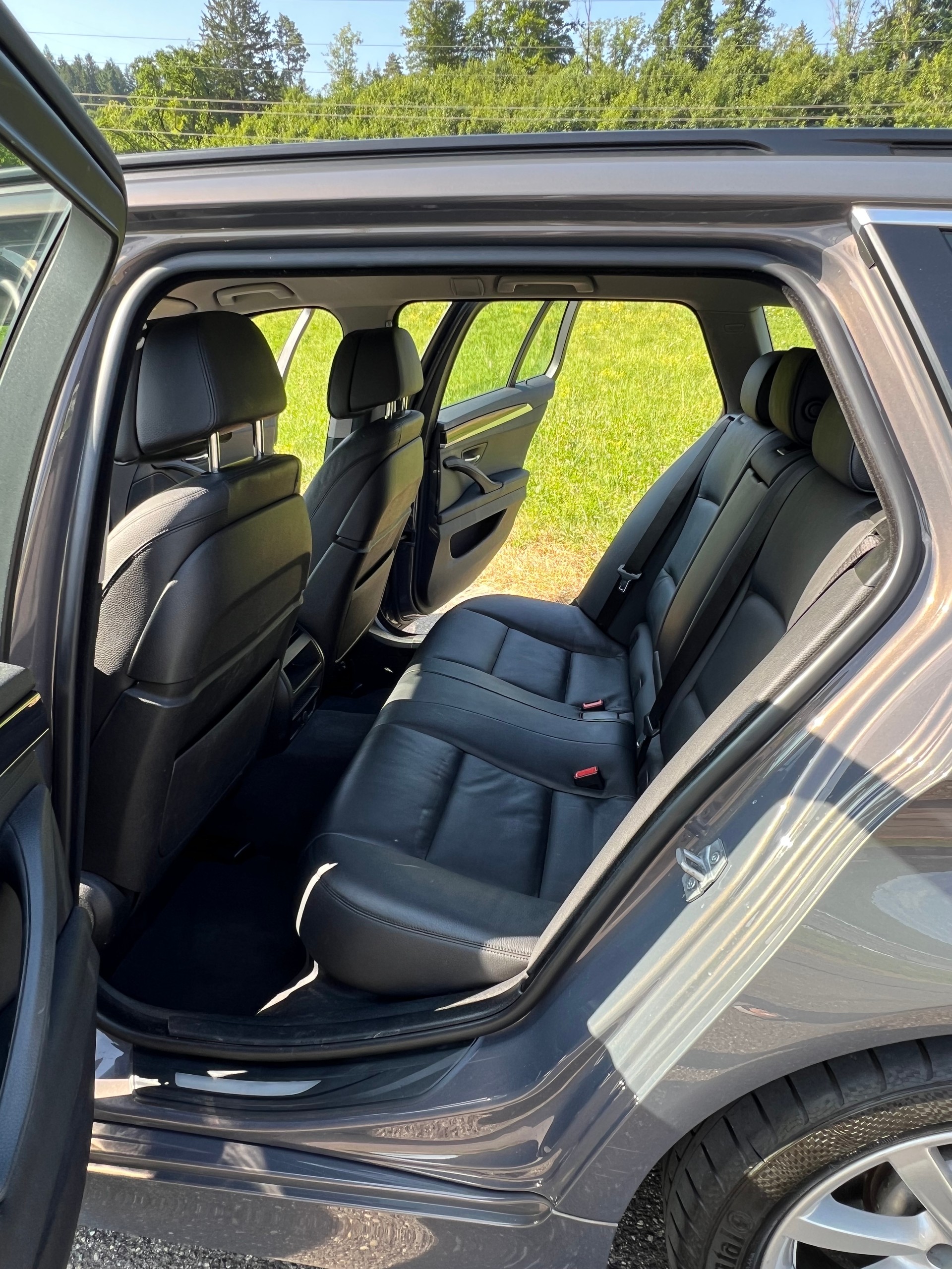 BMW 528i Touring xDrive Luxury Line Steptronic. TOP ZUSTAND. SAUBER UND GEPFLEGT. VIEL ZUBEHÖR !! PREIS 14`900.--image-29