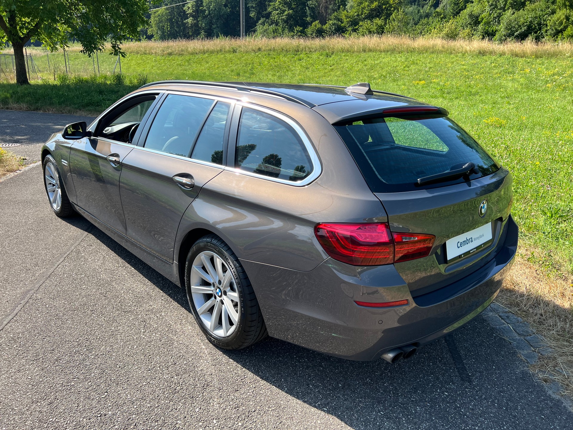 BMW 528i Touring xDrive Luxury Line Steptronic. TOP ZUSTAND. SAUBER UND GEPFLEGT. VIEL ZUBEHÖR !! PREIS 14`900.--image-21