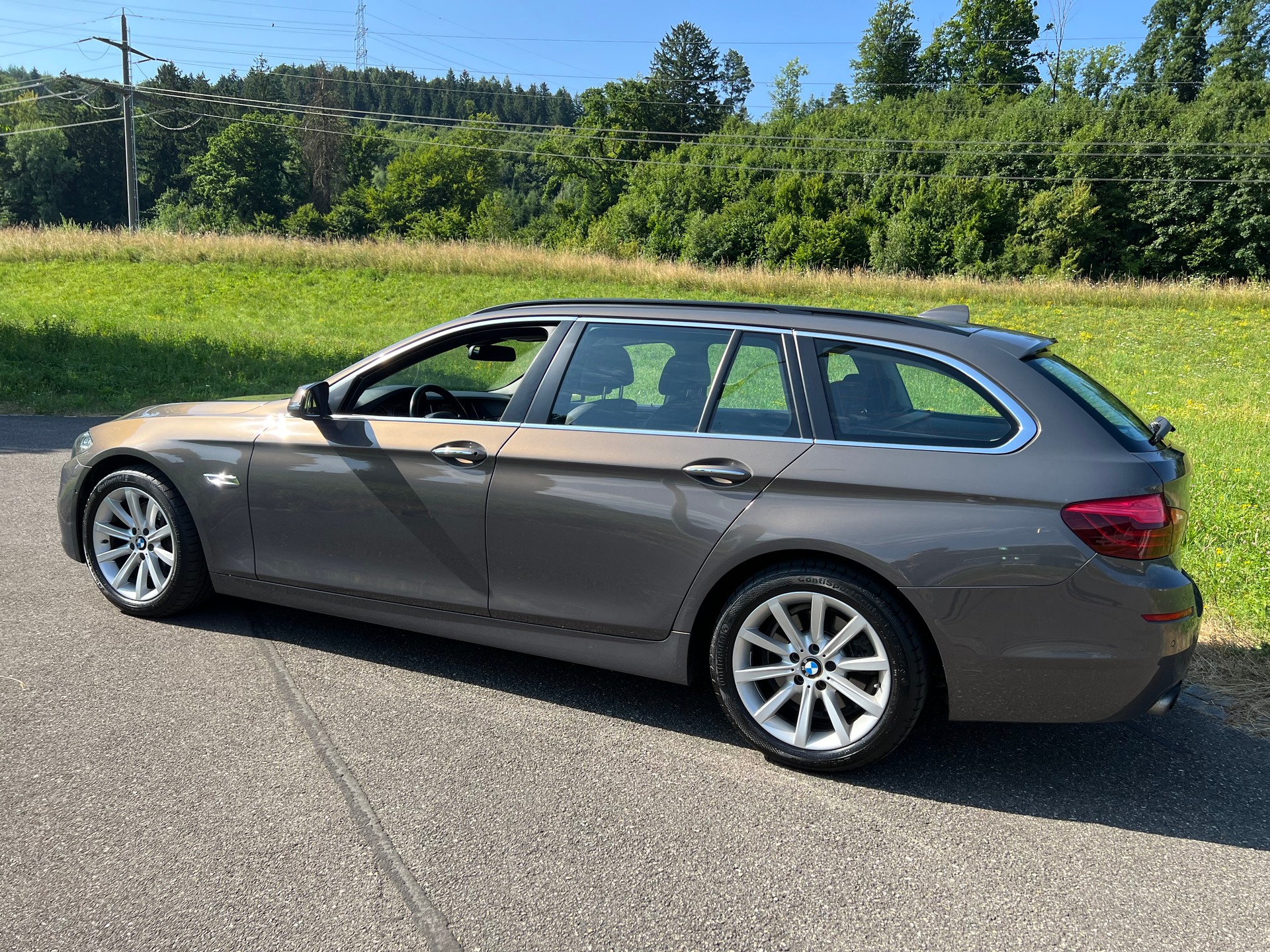 BMW 528i Touring xDrive Luxury Line Steptronic. TOP ZUSTAND. SAUBER UND GEPFLEGT. VIEL ZUBEHÖR !! PREIS 14`900.--image-4
