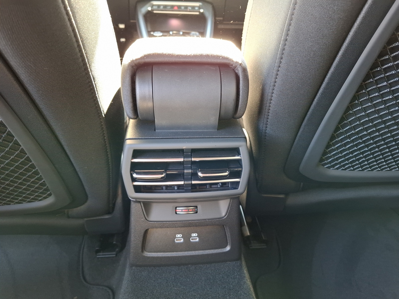 AUDI A3 Sportback 40 TFSI e advanced Attraction S-tronic-image-10