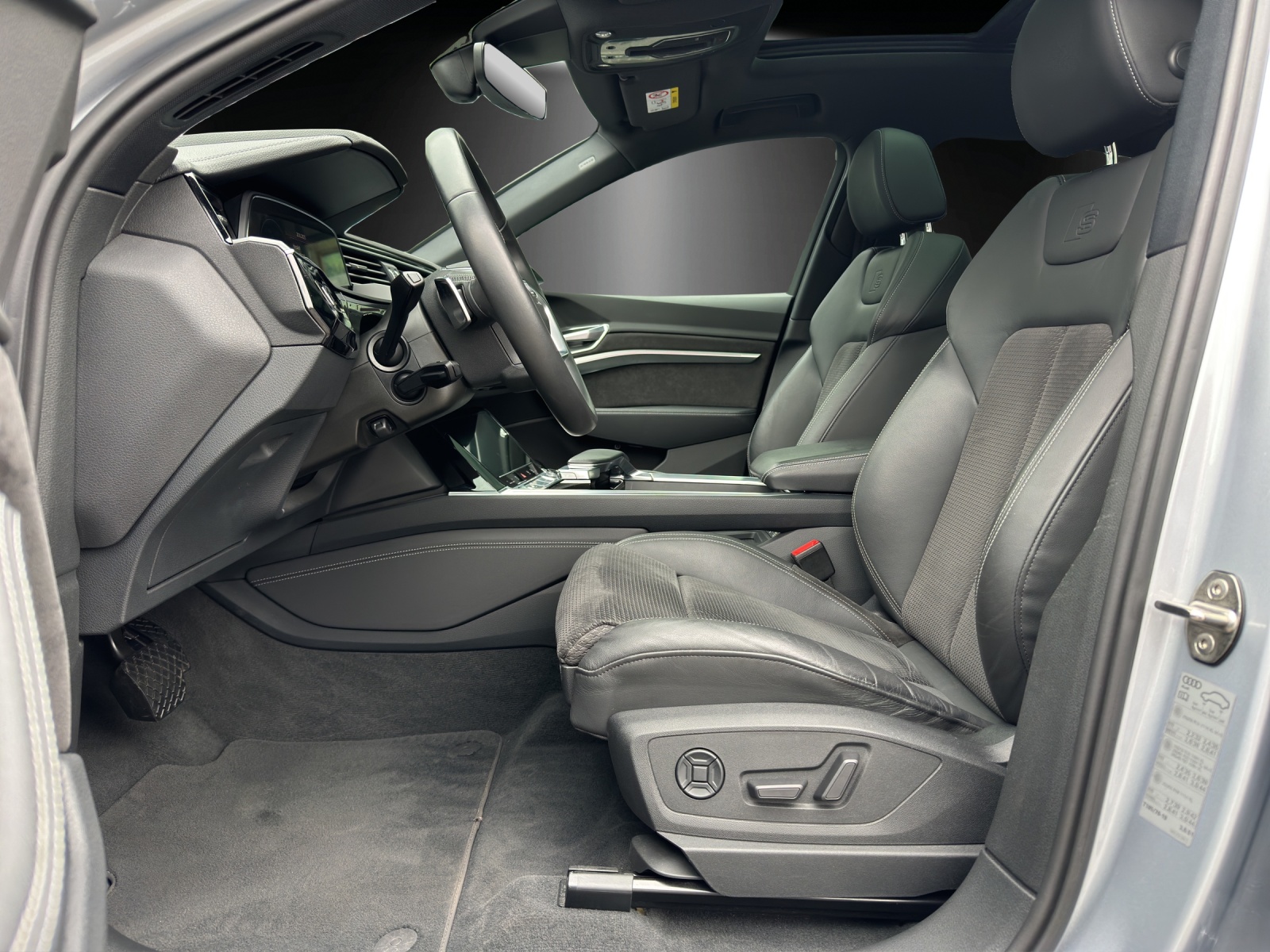 AUDI e-tron 50 Sportback Advanced quattro-image-9