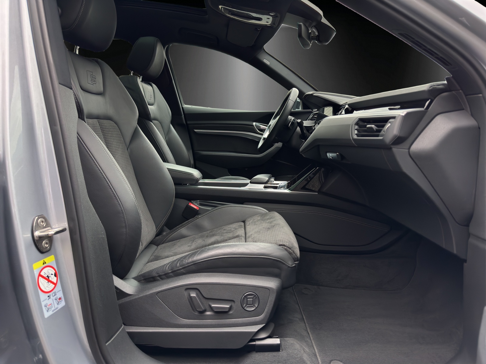 AUDI e-tron 50 Sportback Advanced quattro-image-8