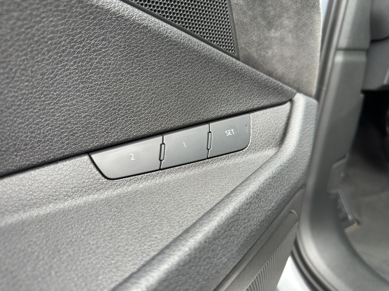 AUDI e-tron 50 Sportback Advanced quattro-image-16