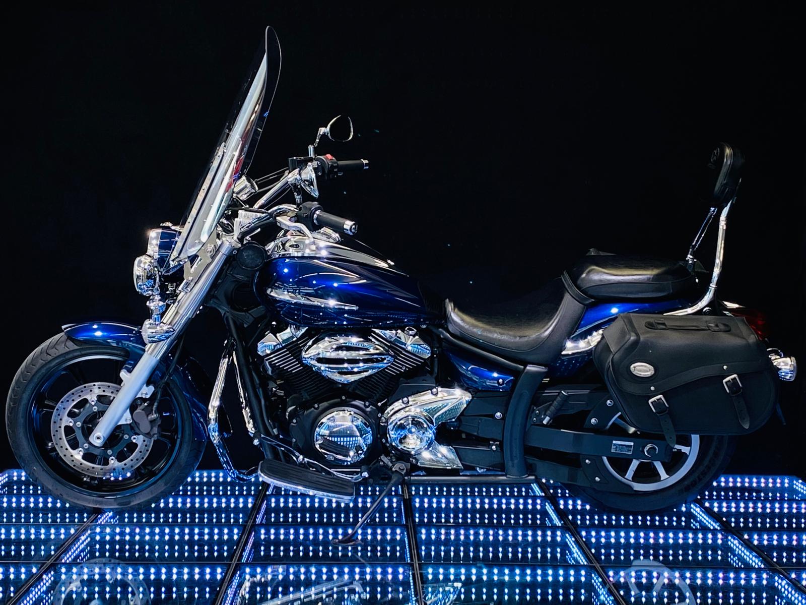 YAMAHA XVS 950 A Midnight Star-showroom-element-3