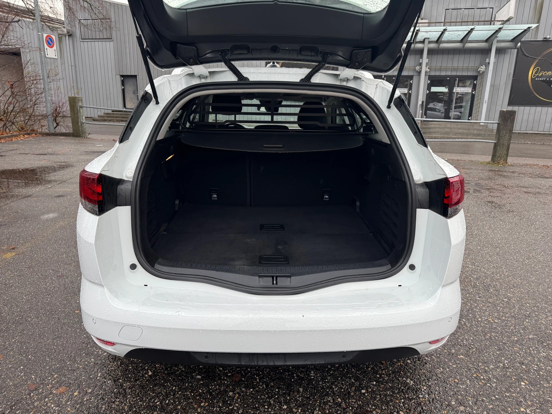 RENAULT Mégane Grandtour 1.5 dCi Business EDC * Gr. Navi * Klima-auto * PDC V+H * Tempomat * Ab MFK-image-12