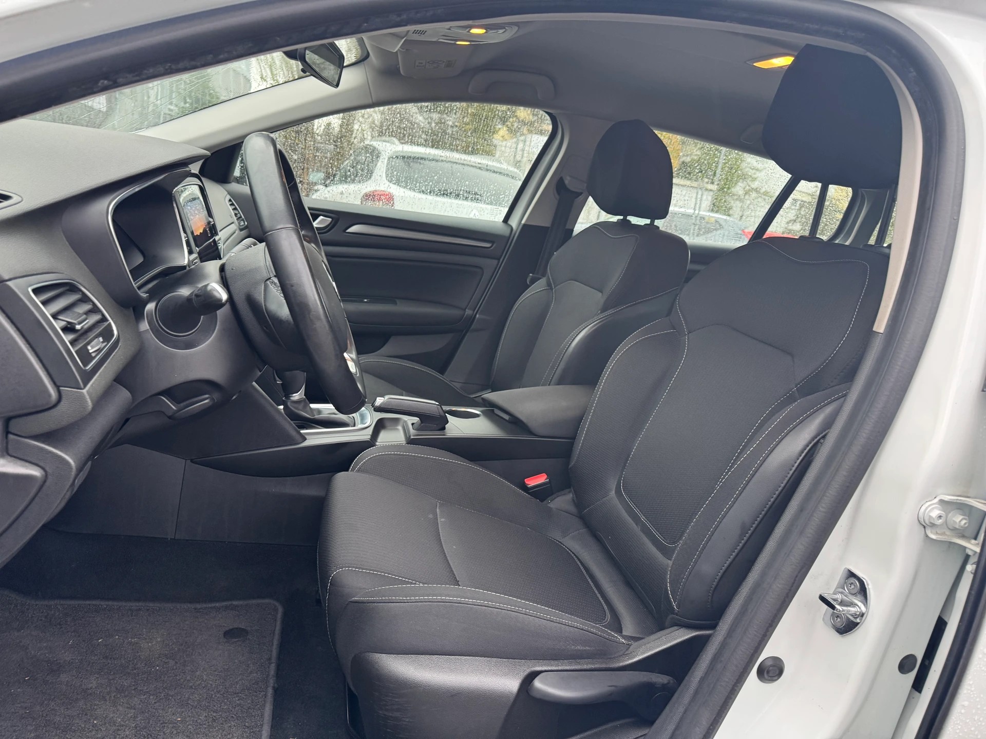 RENAULT Mégane Grandtour 1.5 dCi Business EDC * Gr. Navi * Klima-auto * PDC V+H * Tempomat * Ab MFK-image-3