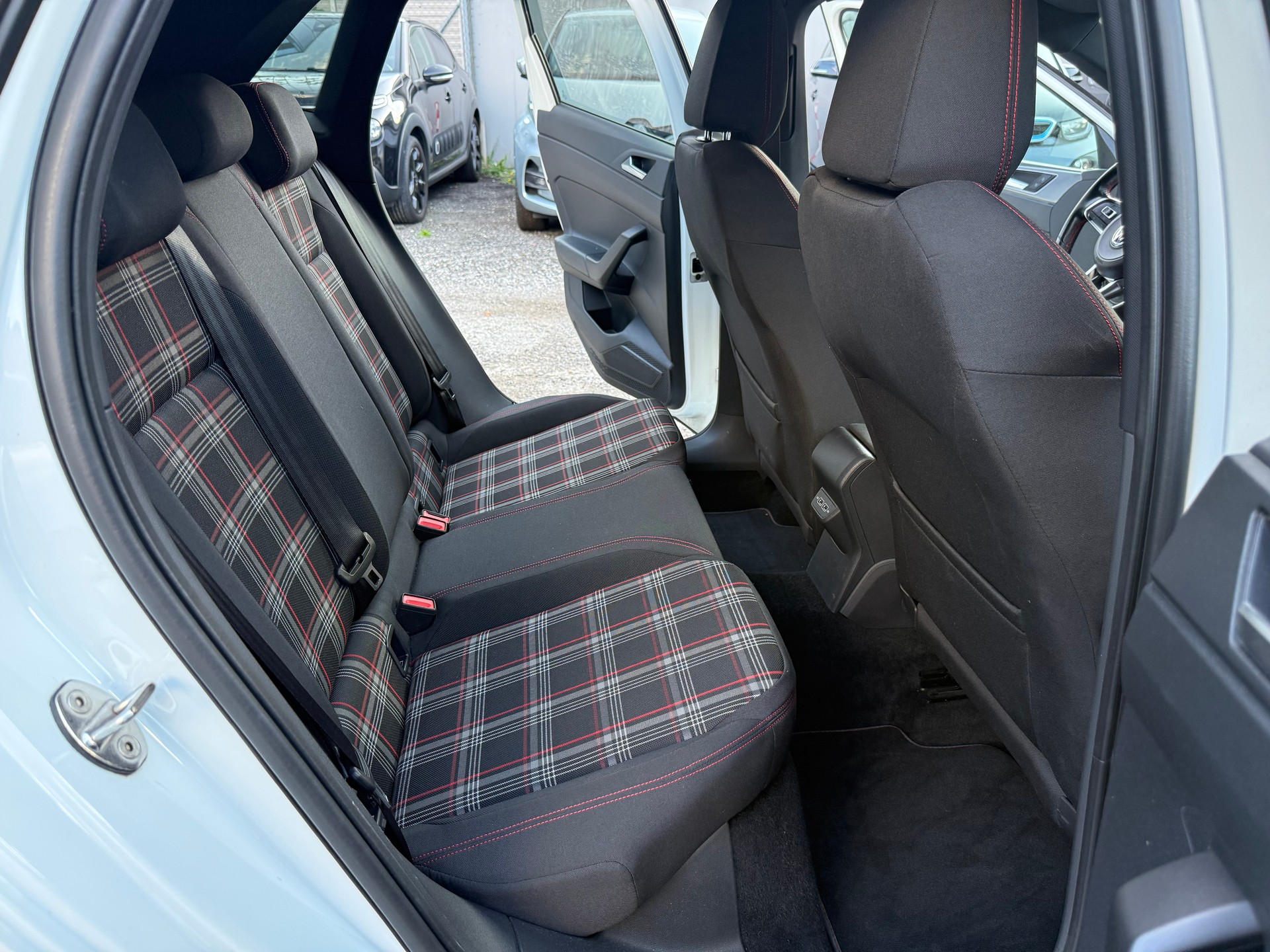 VW Polo 2.0 TSI GTI DSG-image-8