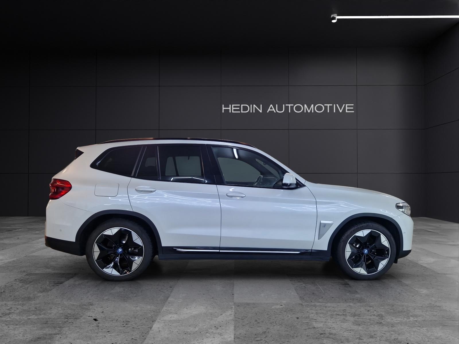 BMW iX3-image-5