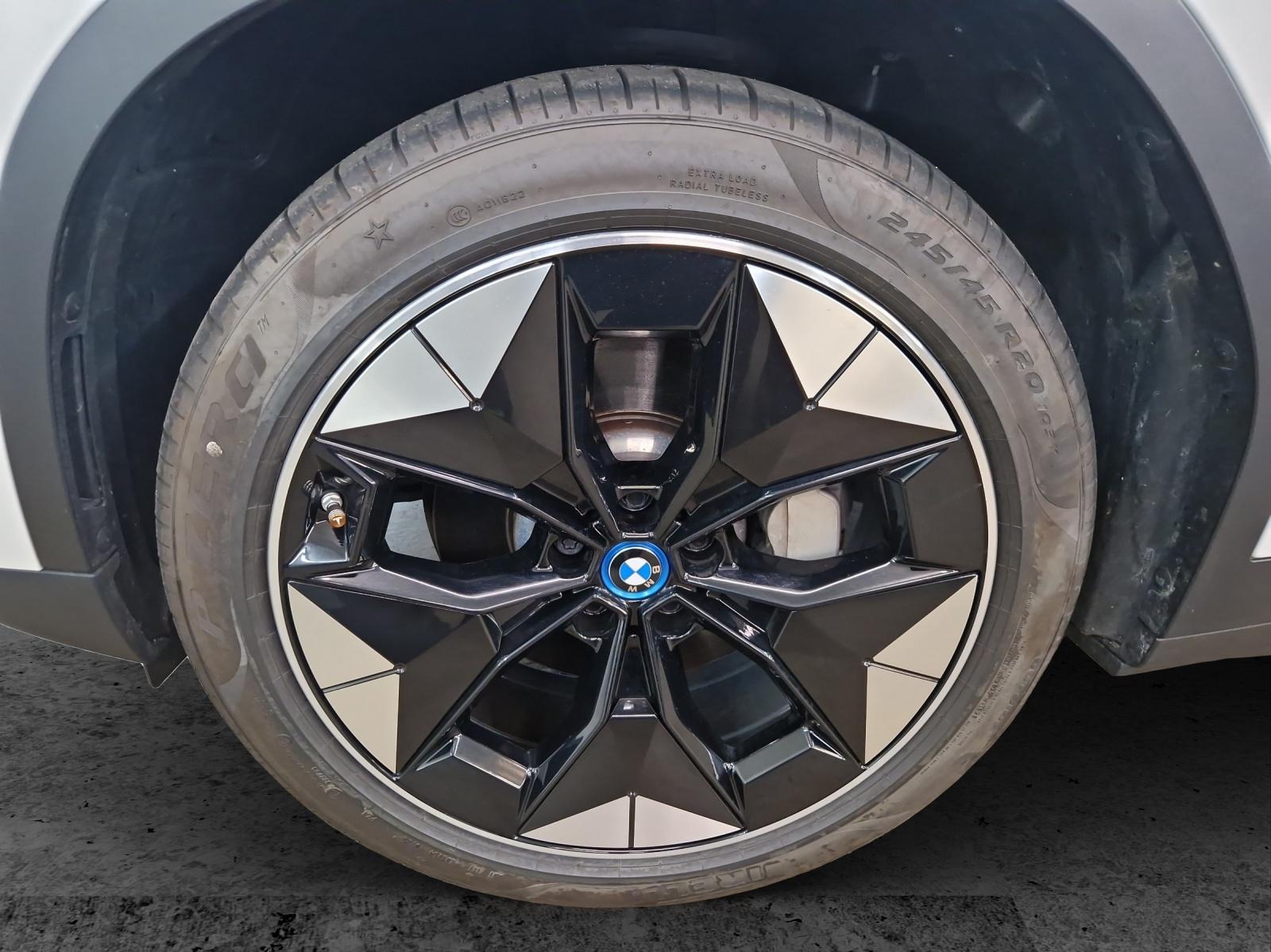 BMW iX3-image-8