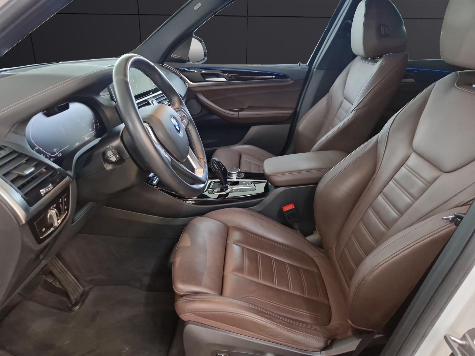 BMW iX3-image-10