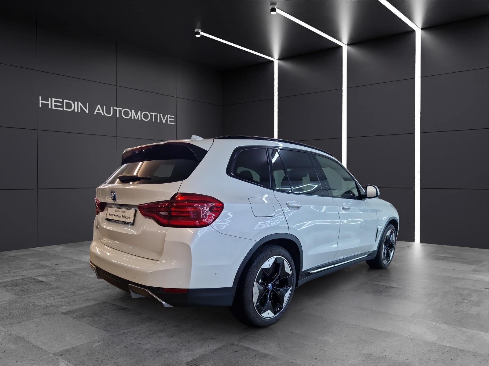 BMW iX3-image-4