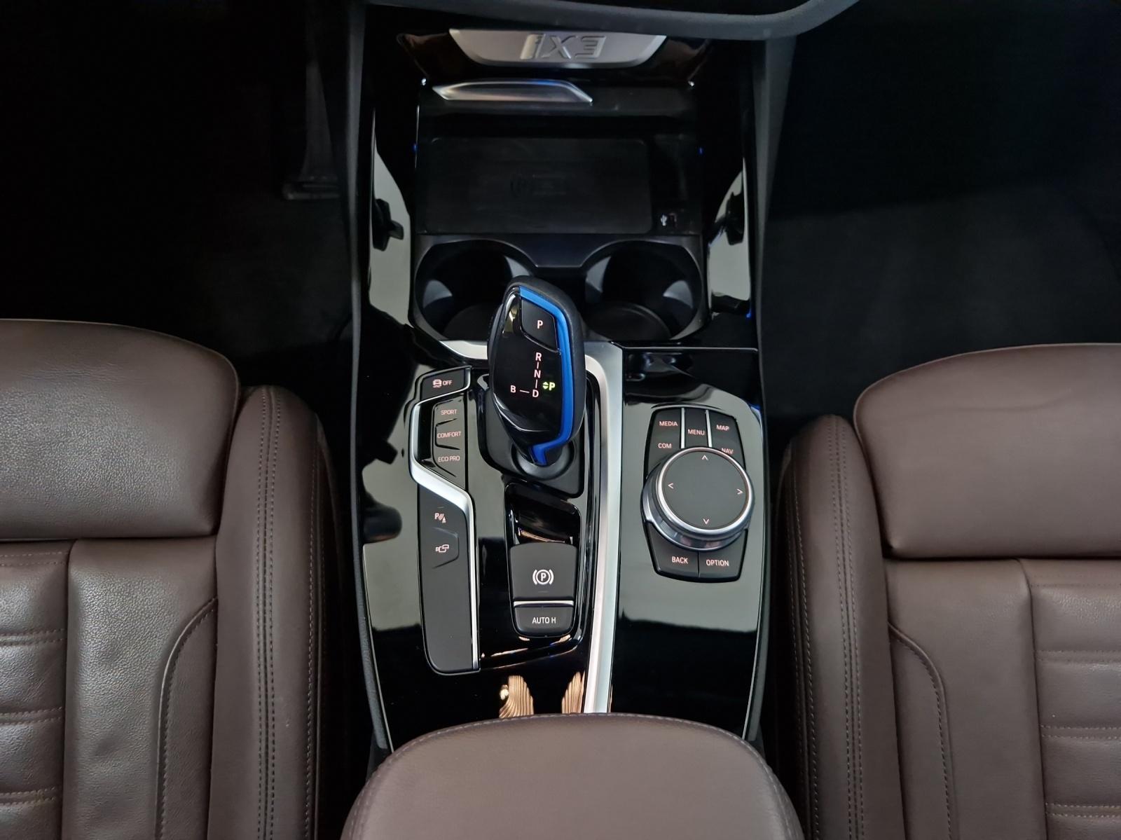 BMW iX3-image-20