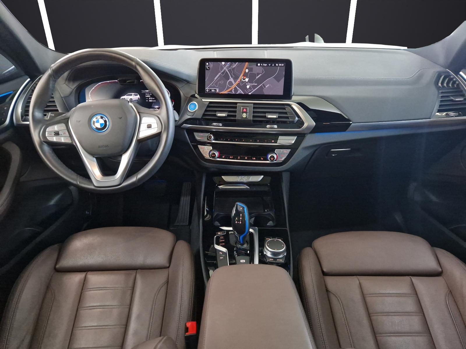 BMW iX3-image-17