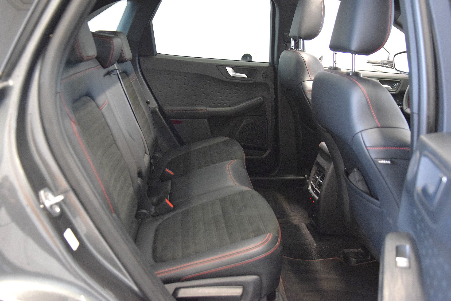FORD Kuga 2.5 FHEV ST-Line X 4WD-image-9